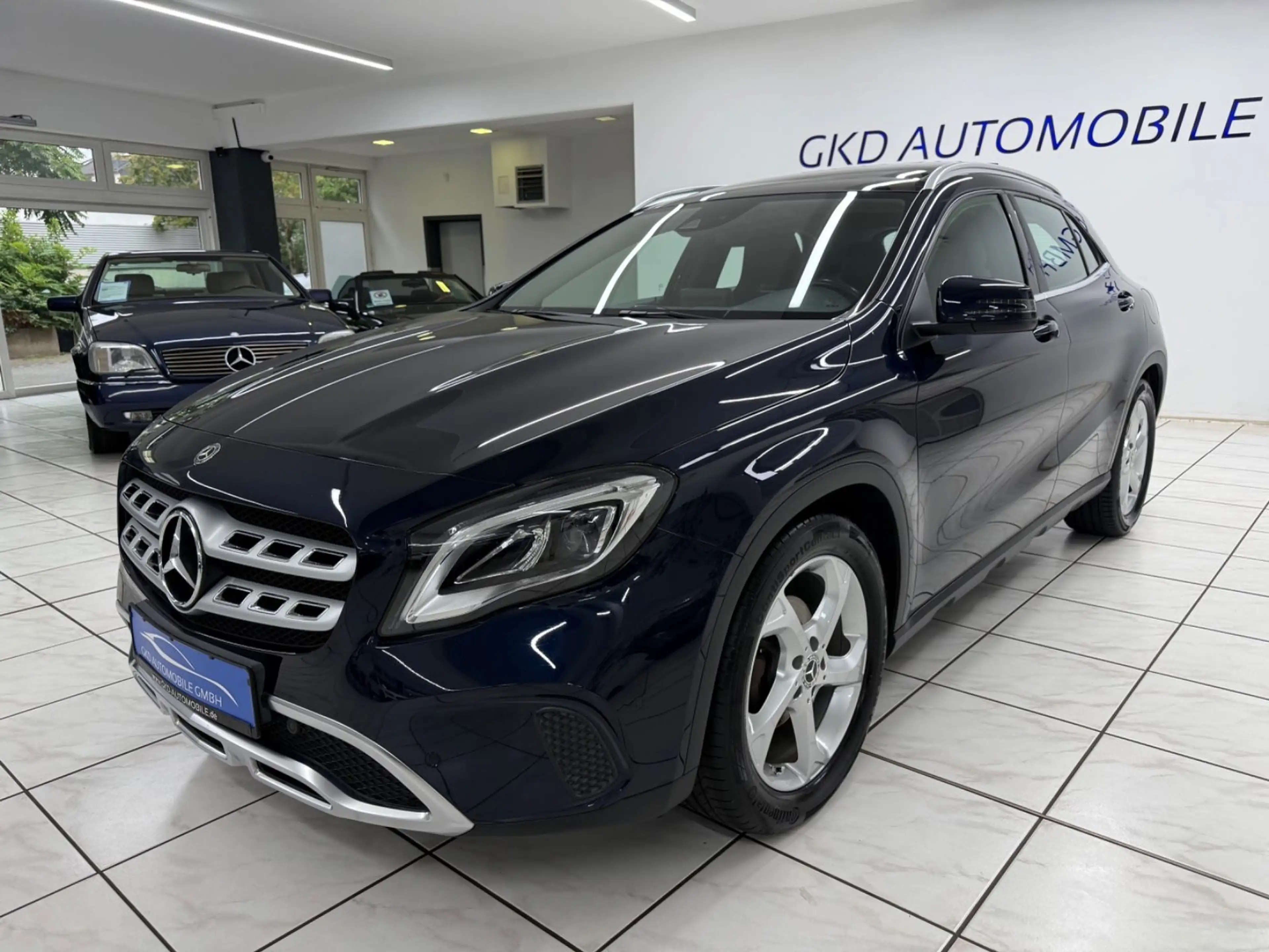Mercedes-Benz GLA 220 d 4MATIC Urban*Pano*Navi*SHZ*AHK*Kamera* — photo 6