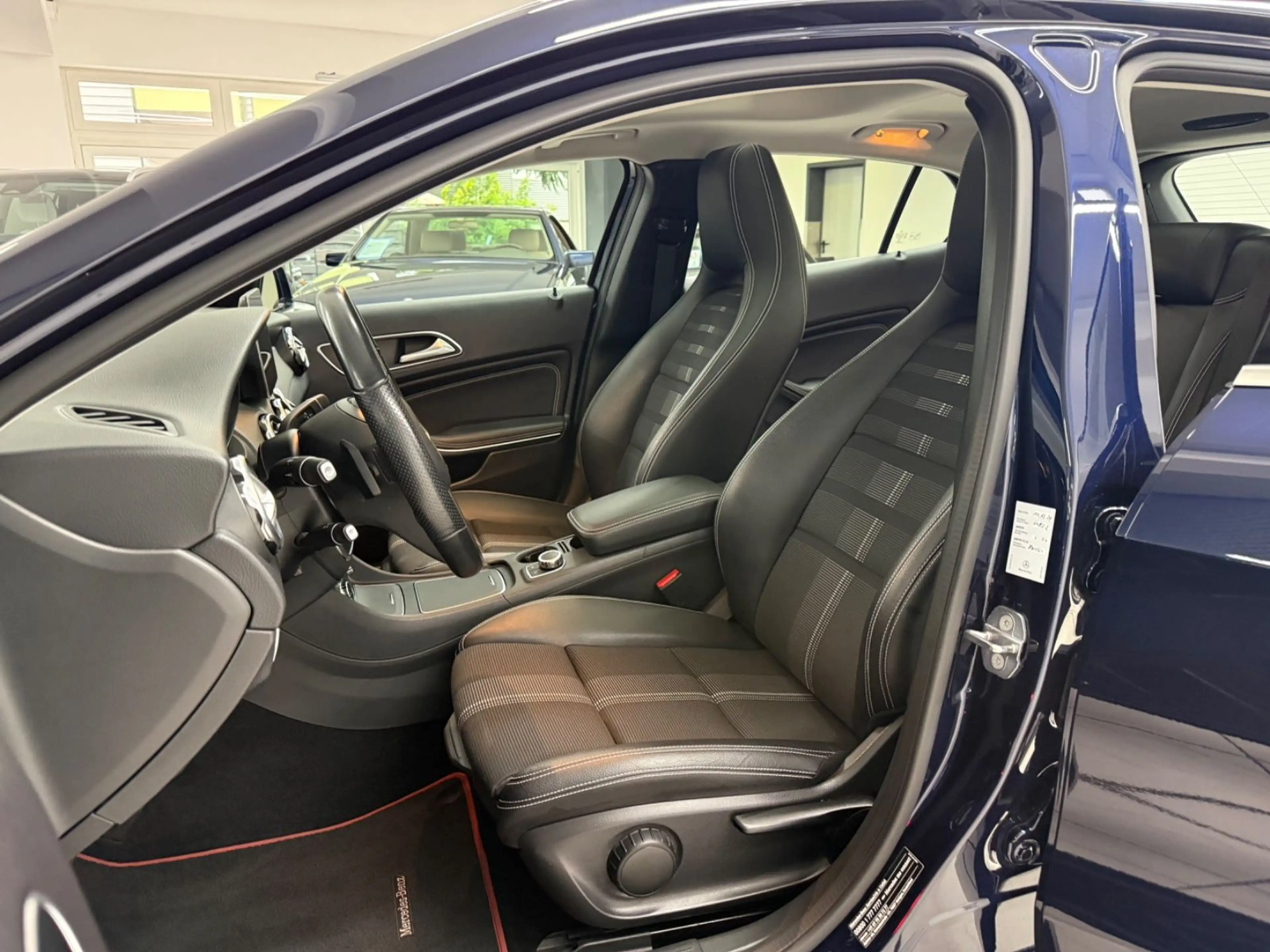 Mercedes-Benz GLA 220 d 4MATIC Urban*Pano*Navi*SHZ*AHK*Kamera* — photo 15