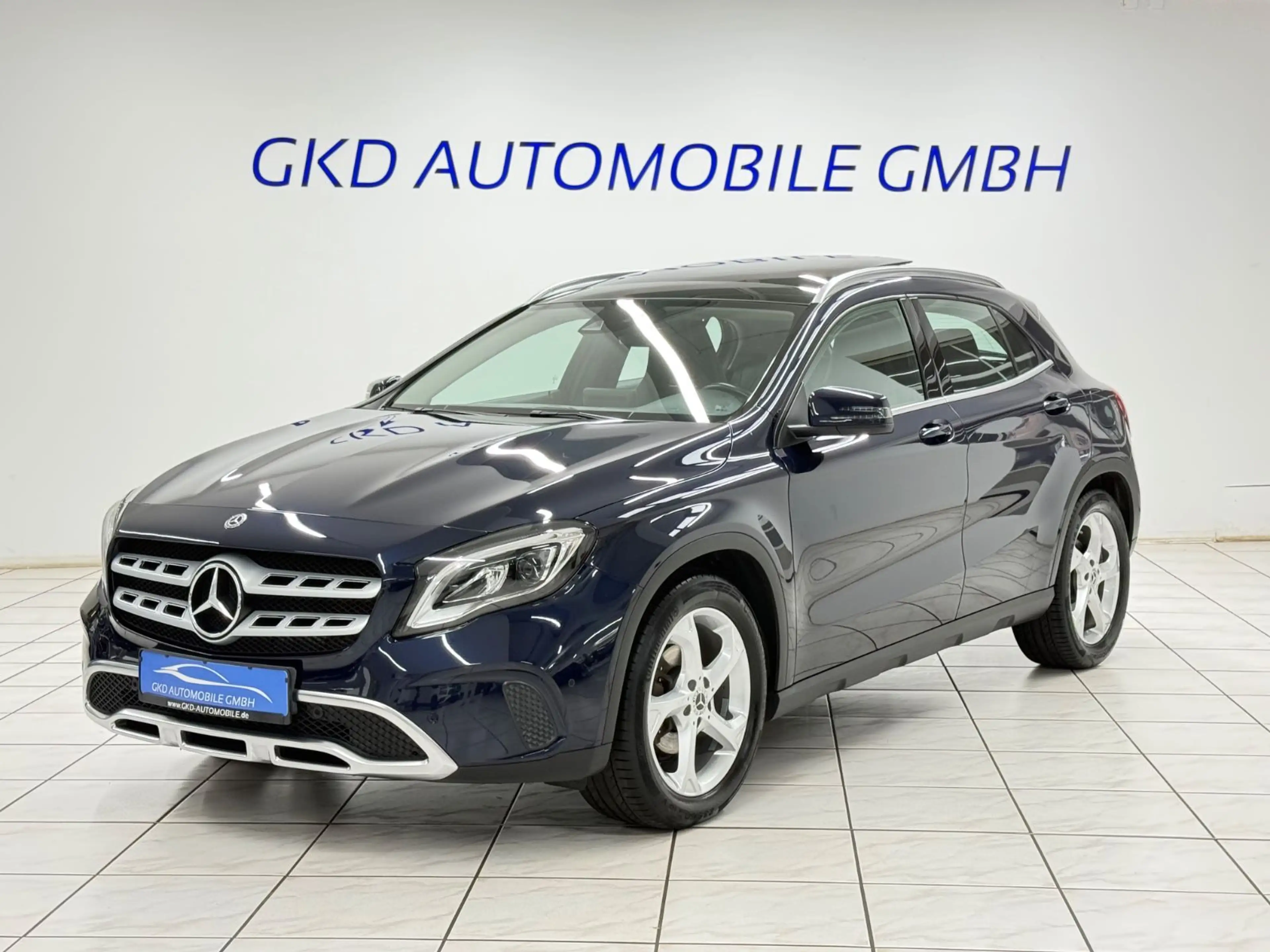 Mercedes-Benz GLA 220 d 4MATIC Urban*Pano*Navi*SHZ*AHK*Kamera*