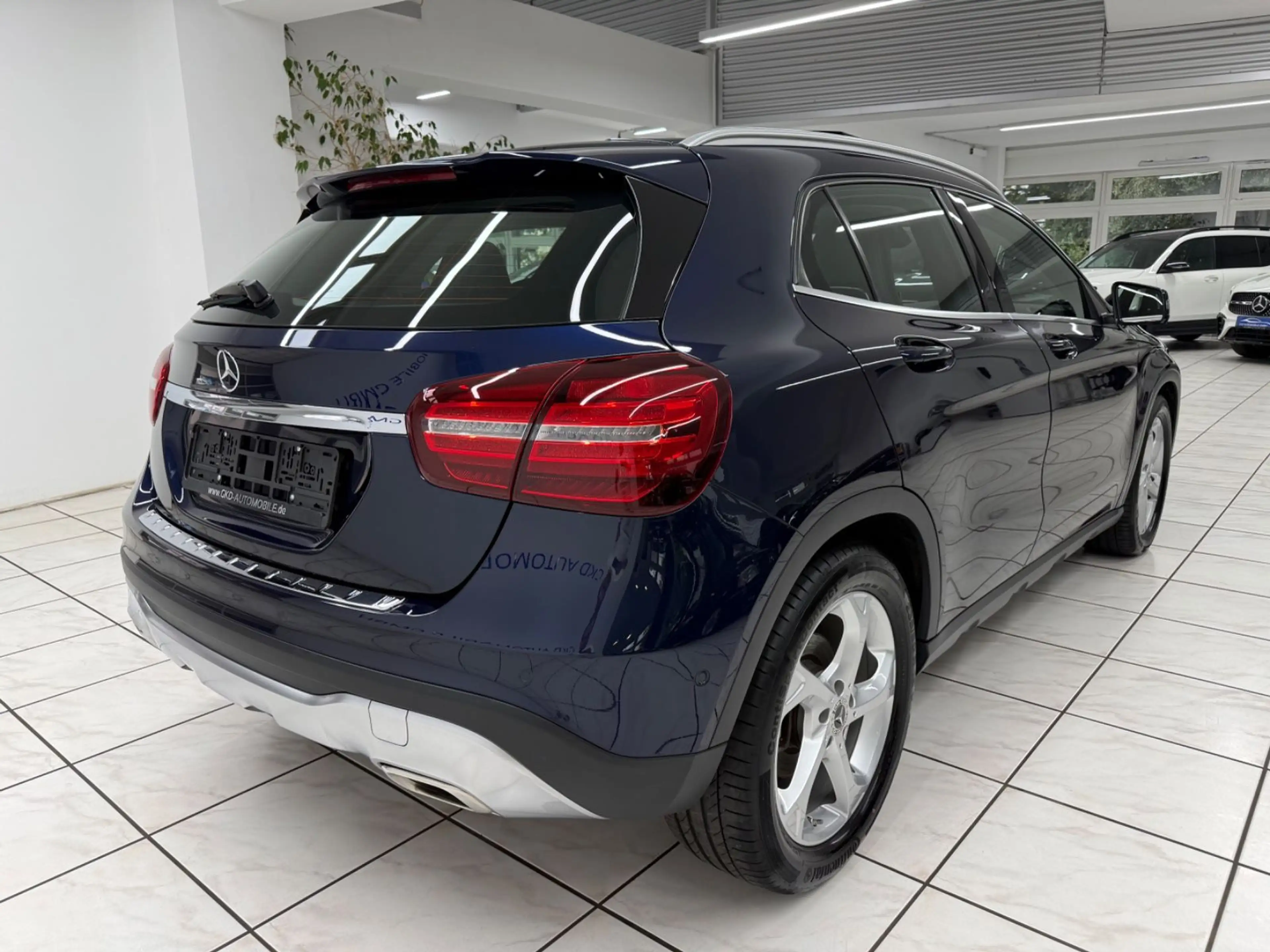Mercedes-Benz GLA 220 d 4MATIC Urban*Pano*Navi*SHZ*AHK*Kamera* — photo 3