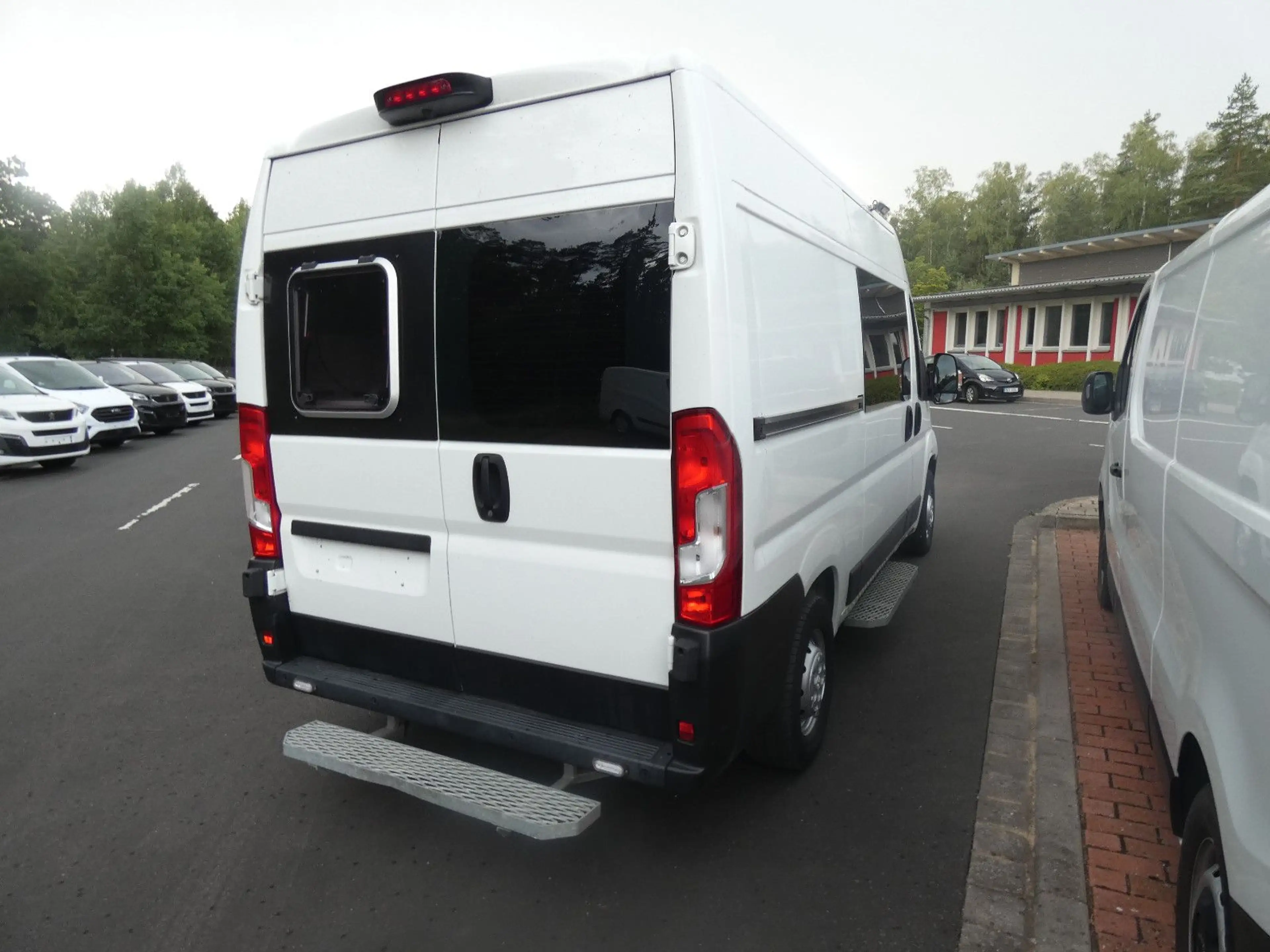 Peugeot Boxer Kasten Hochraum 333 L2H2 Premium BlueHDi 1 — photo 4