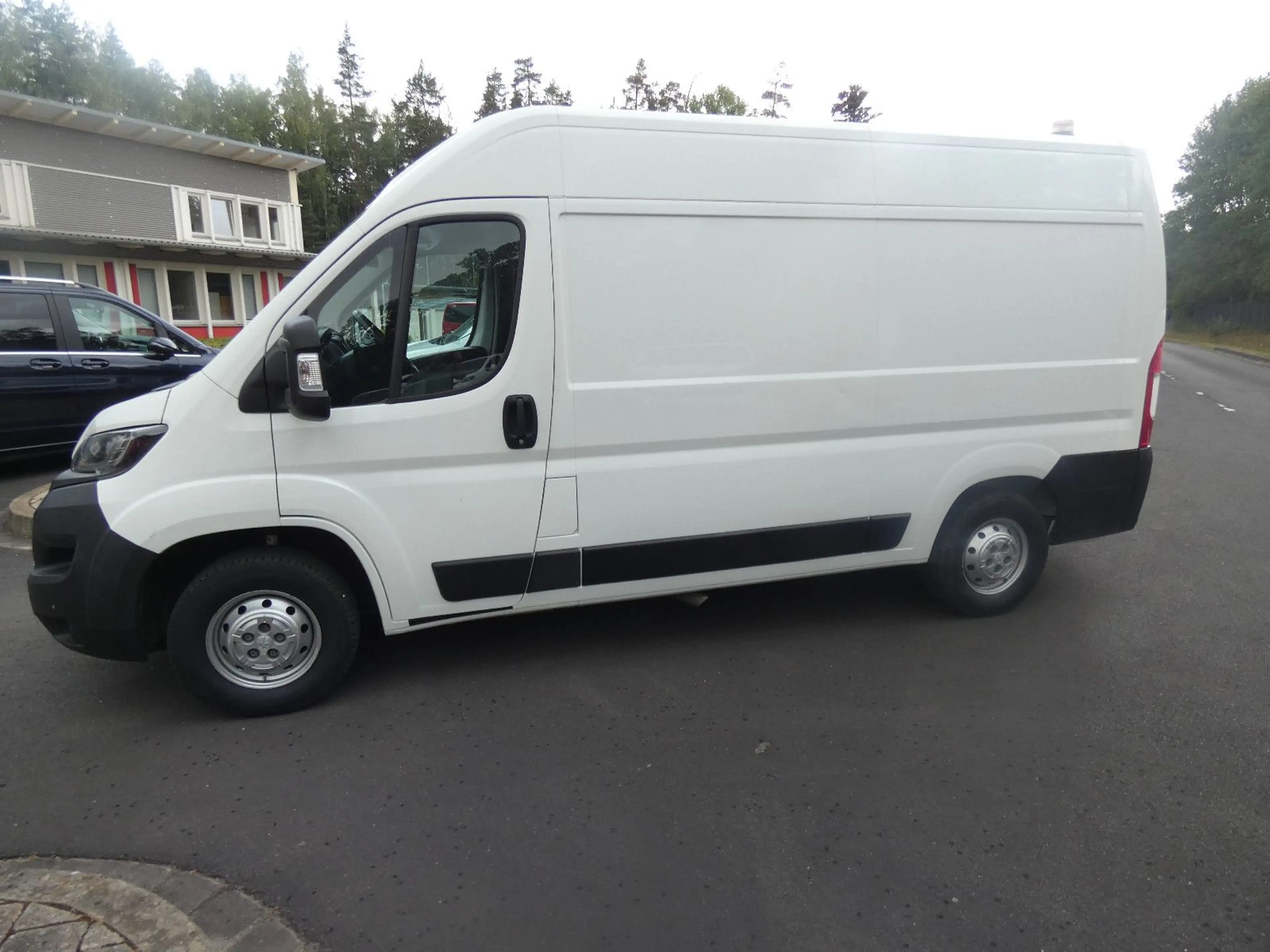 Peugeot Boxer Kasten Hochraum 333 L2H2 Premium BlueHDi 1 — photo 2