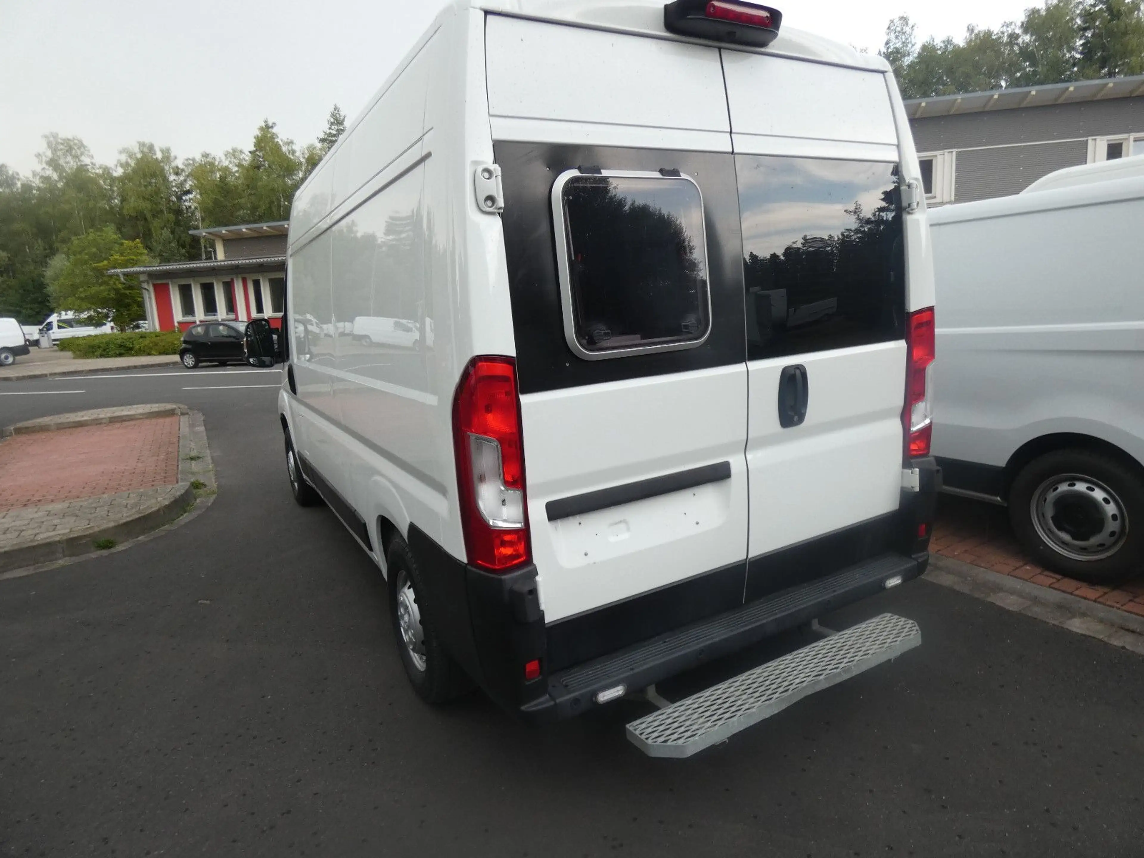 Peugeot Boxer Kasten Hochraum 333 L2H2 Premium BlueHDi 1 — photo 3