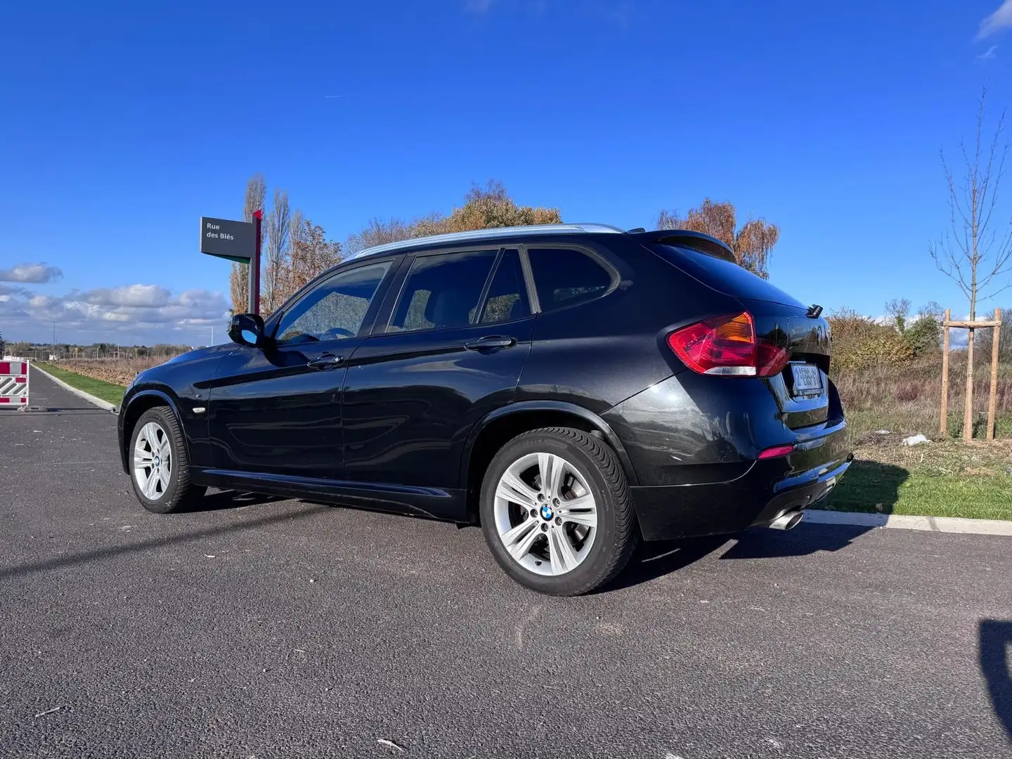 BMW X1 xDrive18d Zwart - 2