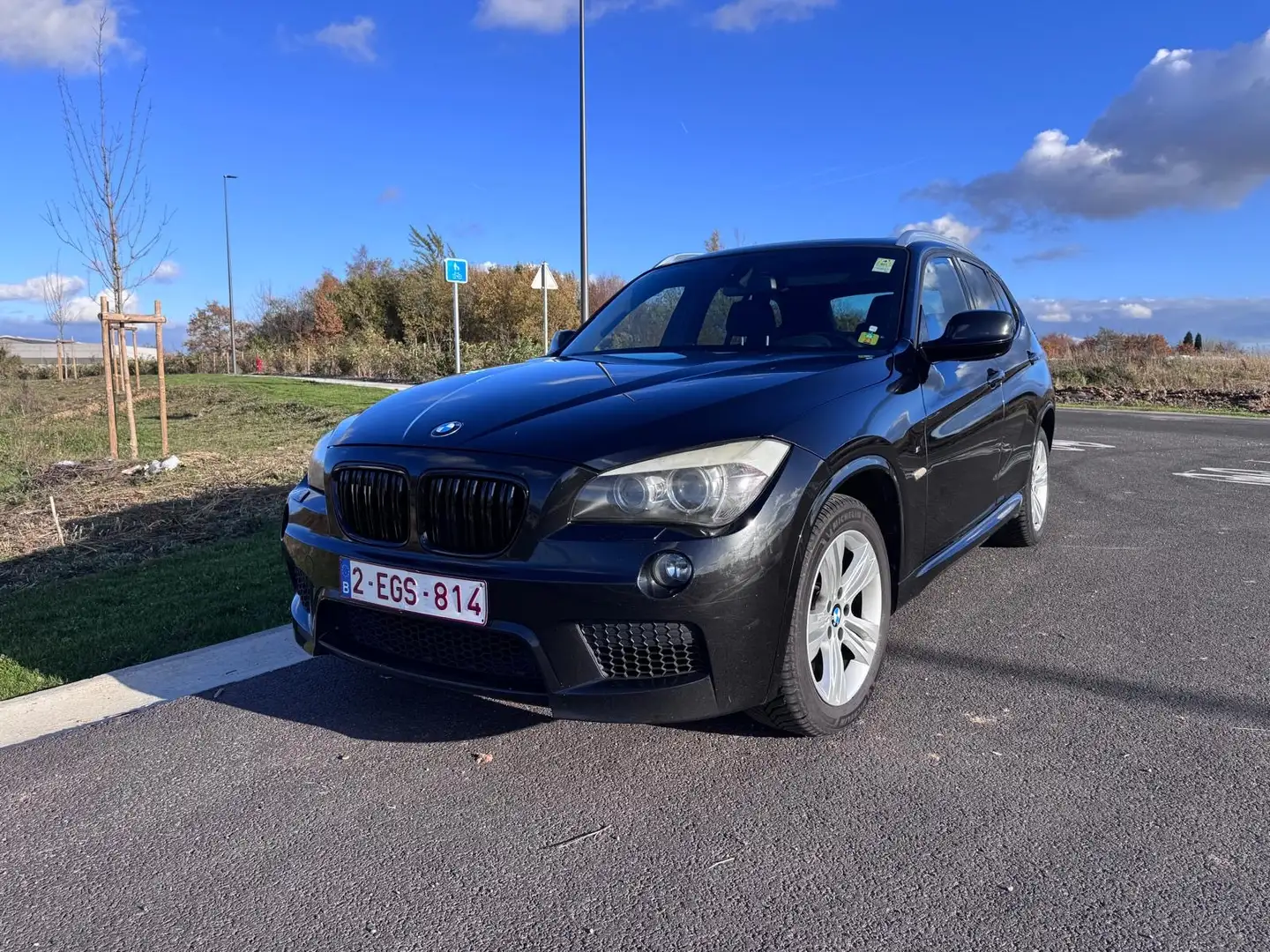 BMW X1 xDrive18d Zwart - 1