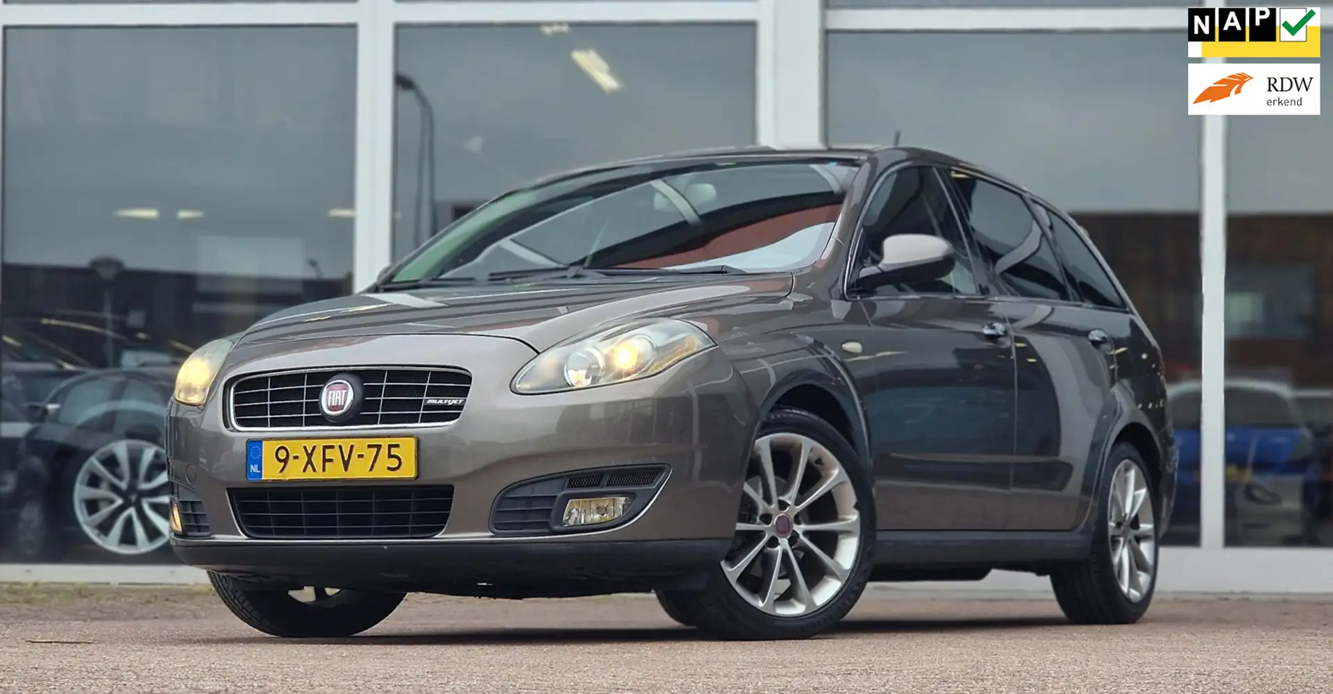 Fiat Croma 1.9 JTD Prestige APK 19-02-2026 Parkeerhulp Grau - 1