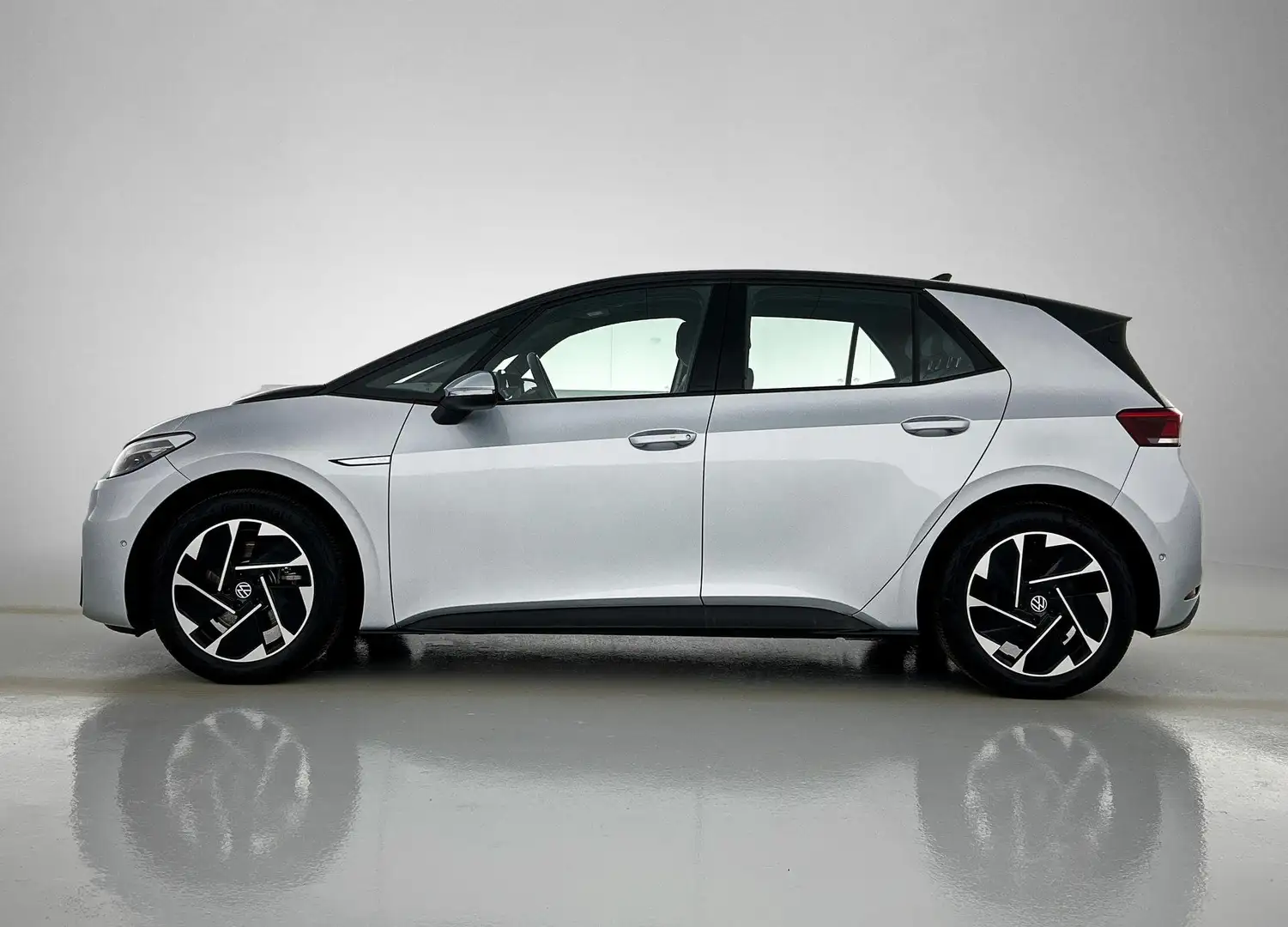 Volkswagen ID.3 Pure 45 kWh | Navigatie | Camera | parkeersensoren Gris - 2