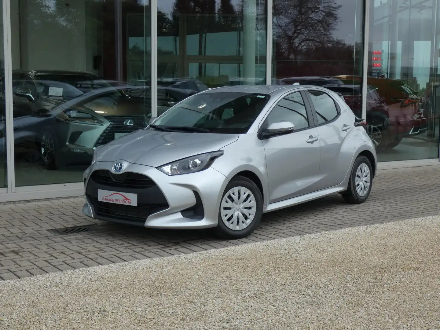 Toyota Yaris HYBRID Dynamic +Parkeercamera +Carplay *2023* Argent - 2