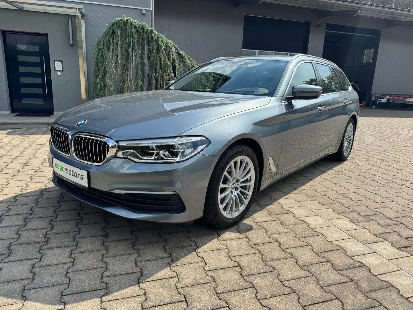 BMW 520 d Touring Autom.*HEAD UP*SURROUND VIEW* Bleu - 1