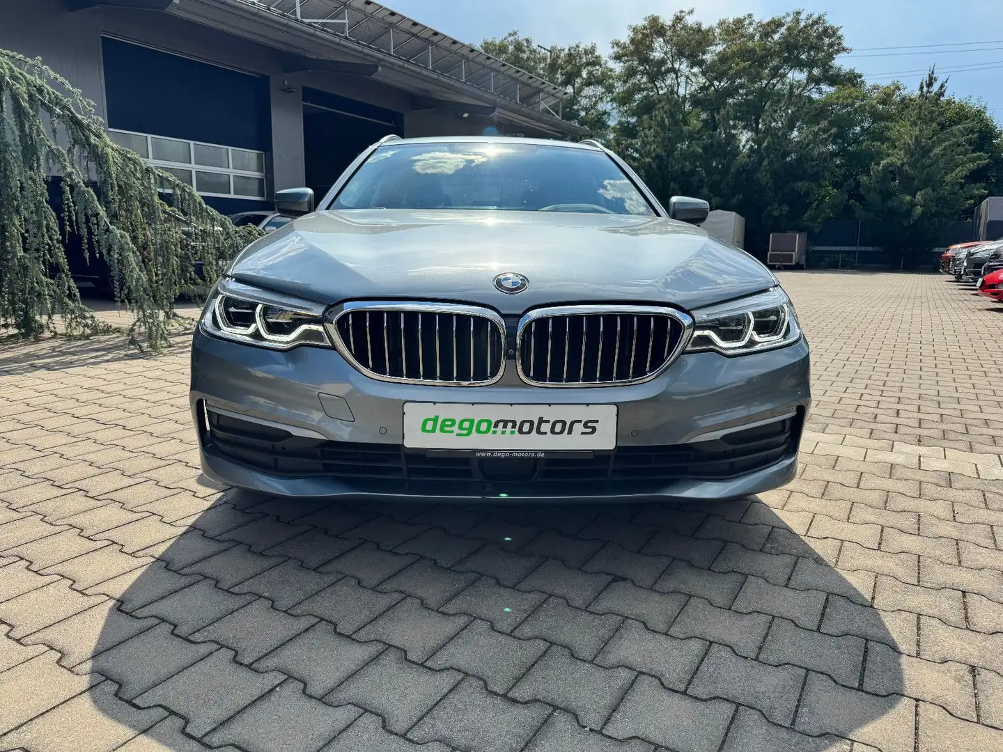 BMW 520 d Touring Autom.*HEAD UP*SURROUND VIEW* Bleu - 2