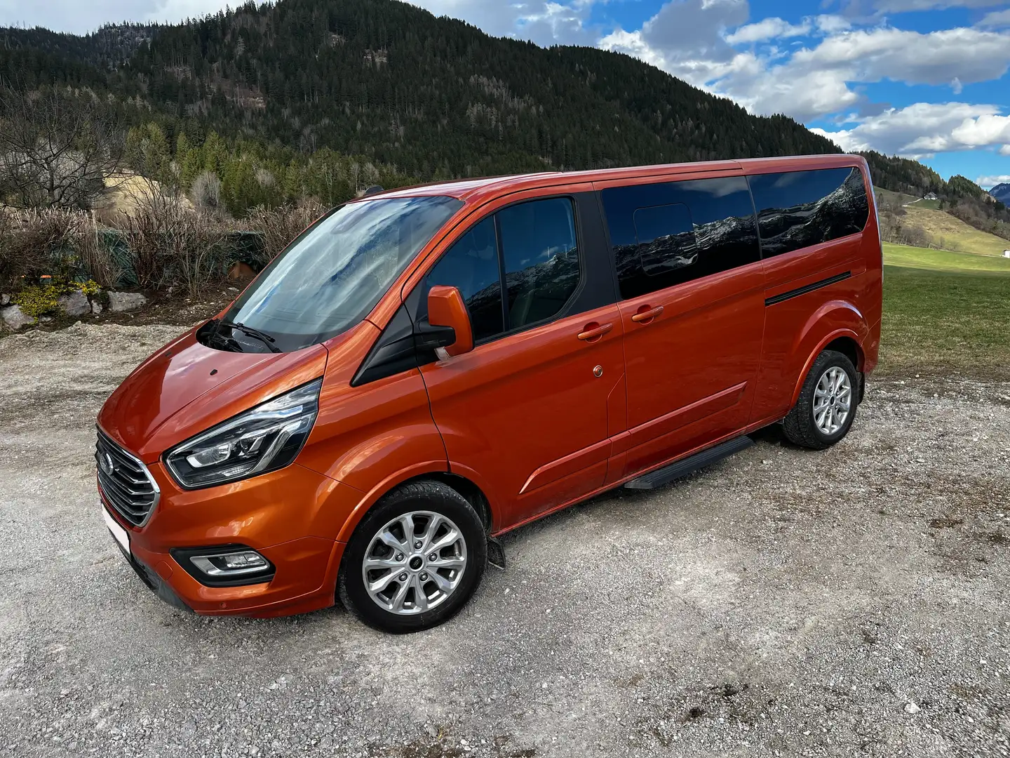 Ford Tourneo Custom Titanium Orange - 2