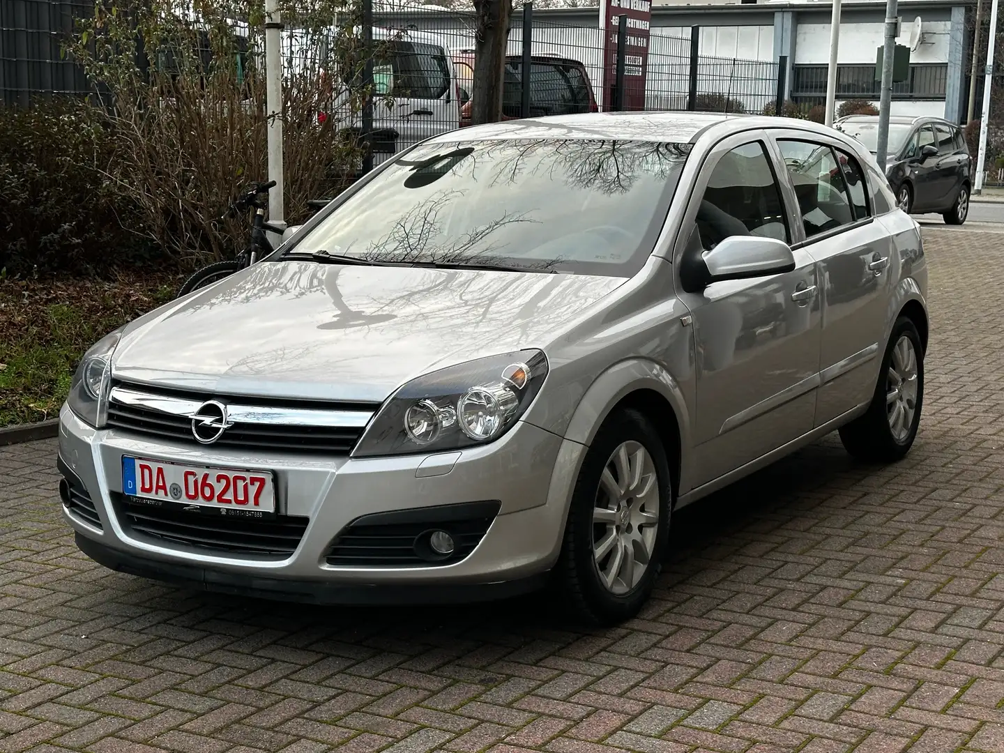 Opel Astra Edition Grau - 2