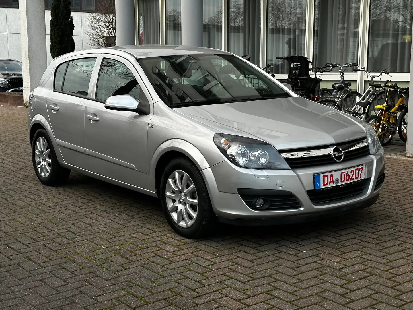 Opel Astra Edition Grau - 1