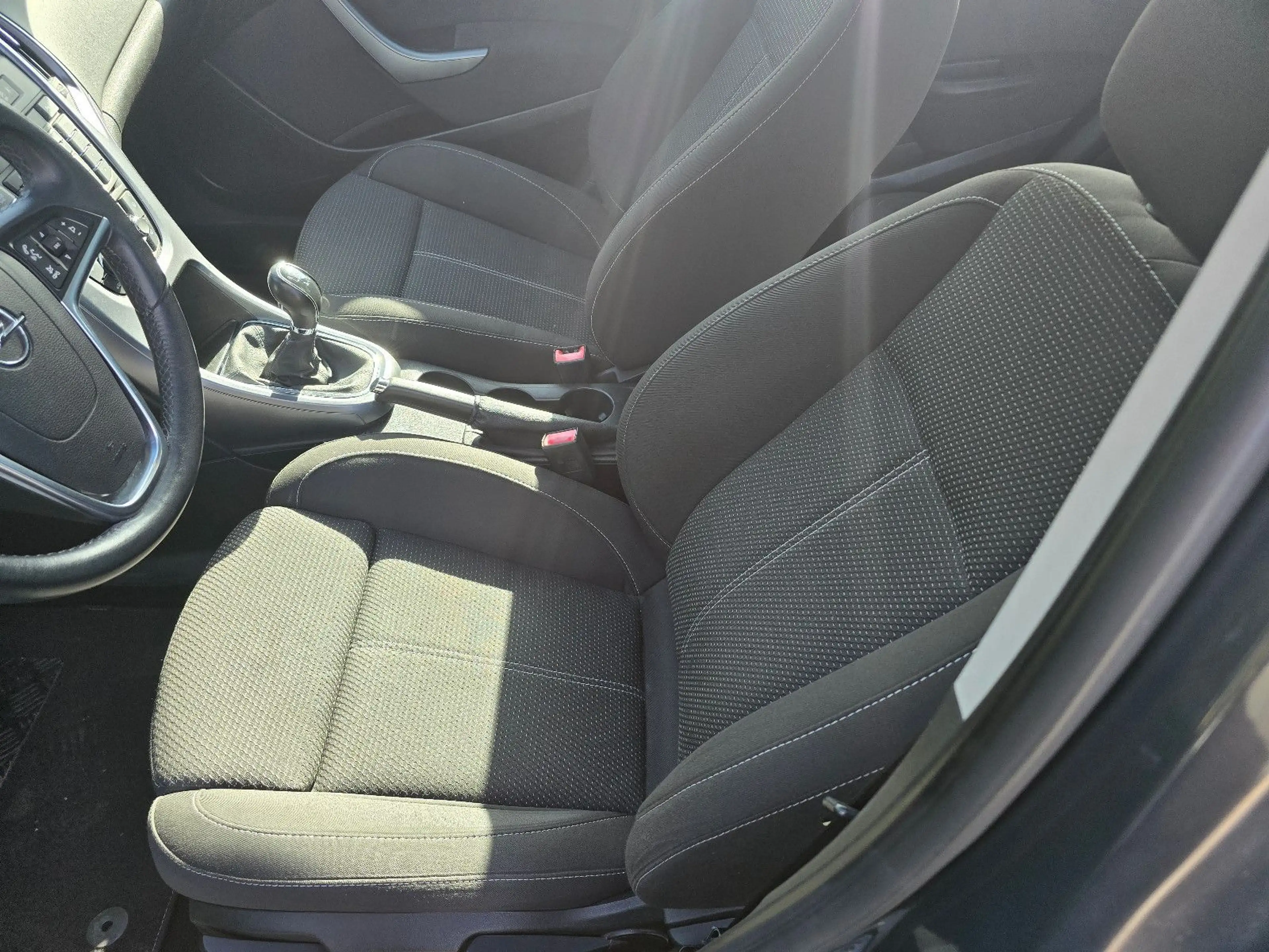 Opel Astra J Lim. 5-trg. Edition TÜV NEU — photo 11
