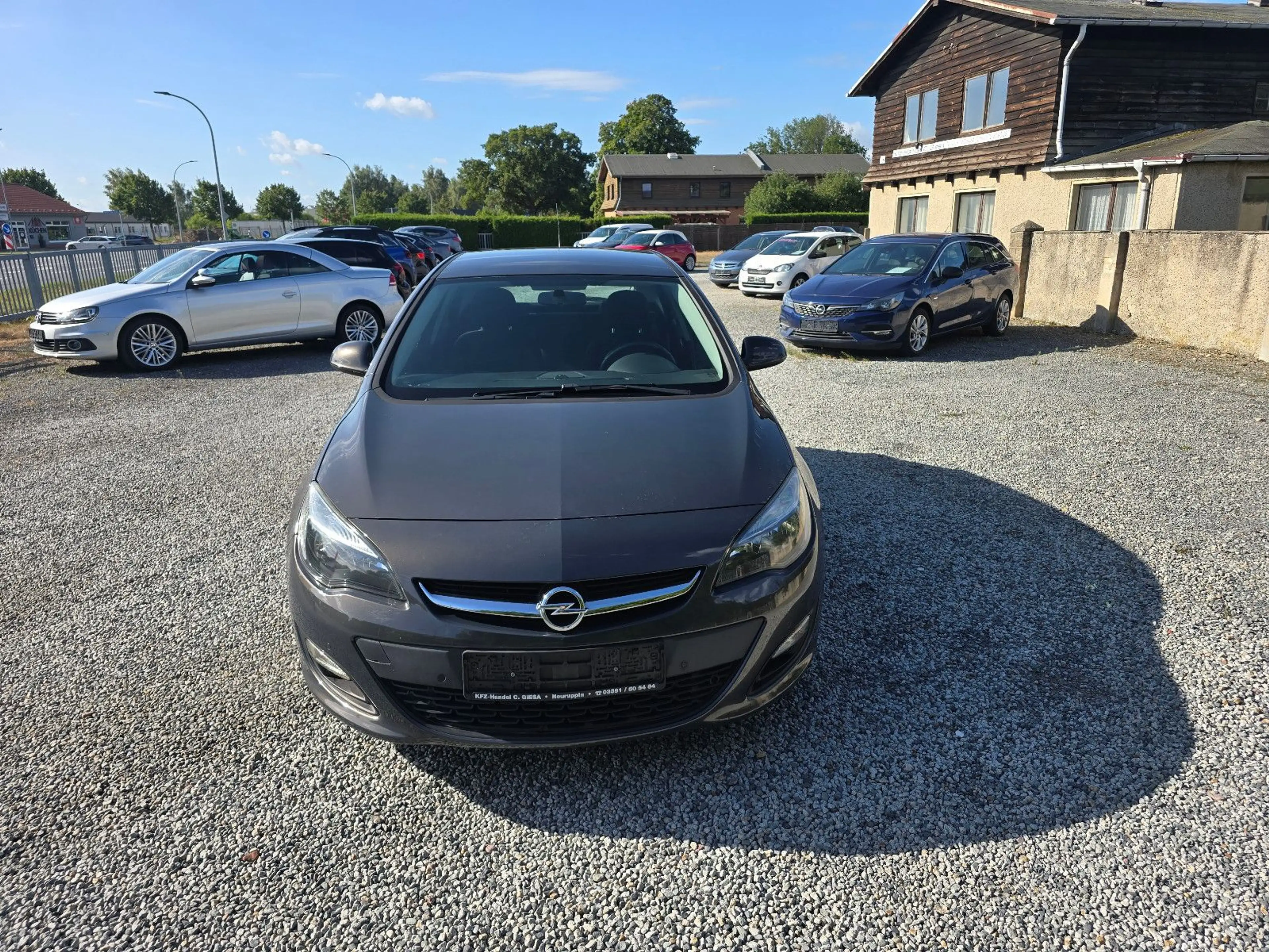 Opel Astra J Lim. 5-trg. Edition TÜV NEU — photo 4