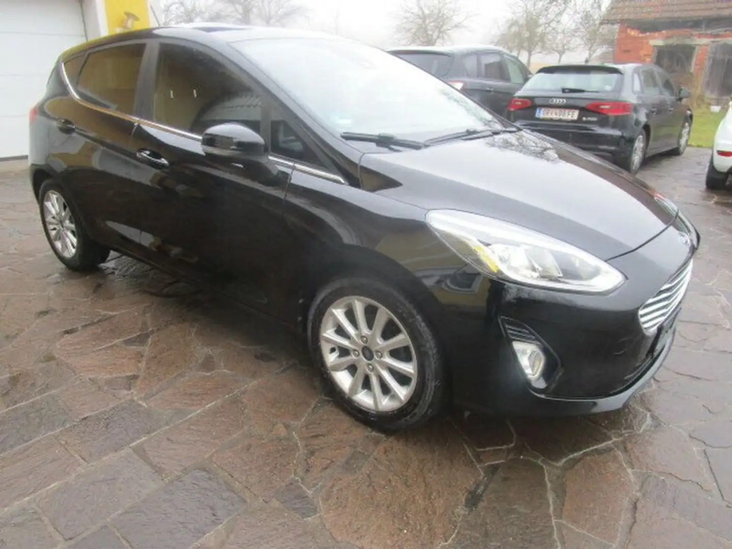 Ford Fiesta Titanium Schwarz - 2