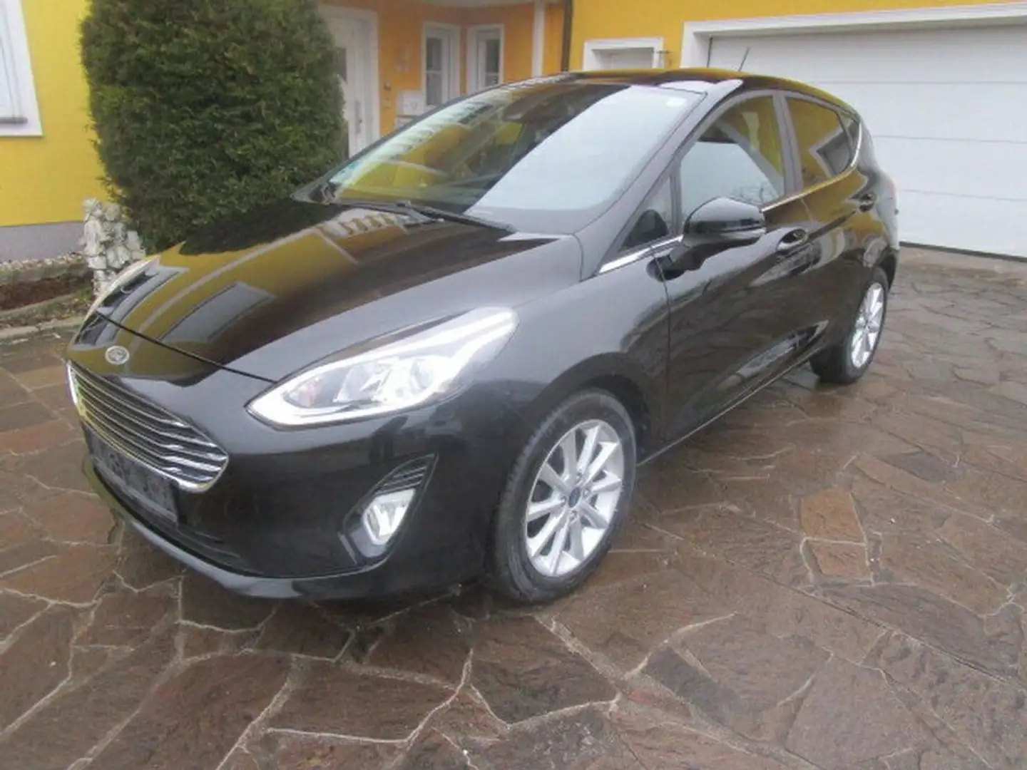 Ford Fiesta Titanium Schwarz - 1