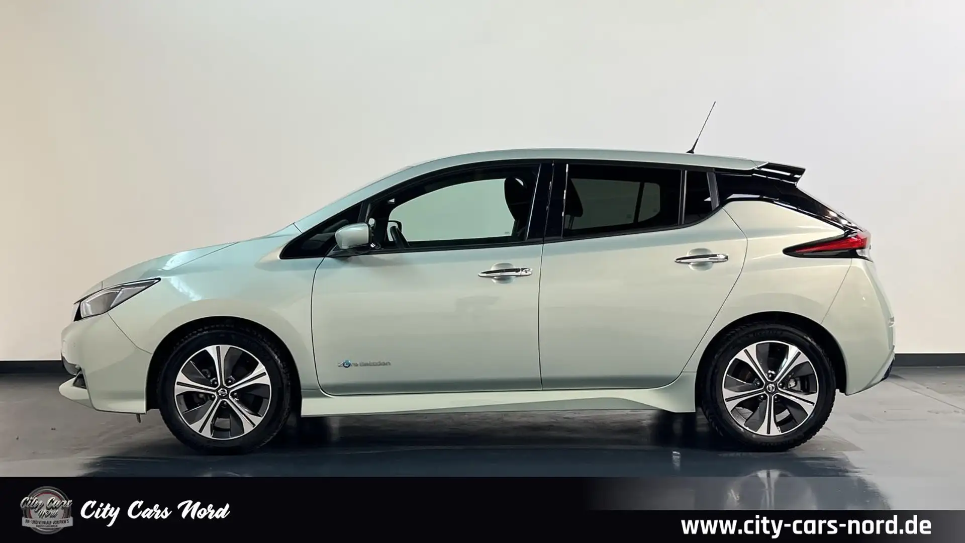 Nissan Leaf 2.Zero Edition 40 kWh TOT.WINKEL-SHZ-360° Gris - 2