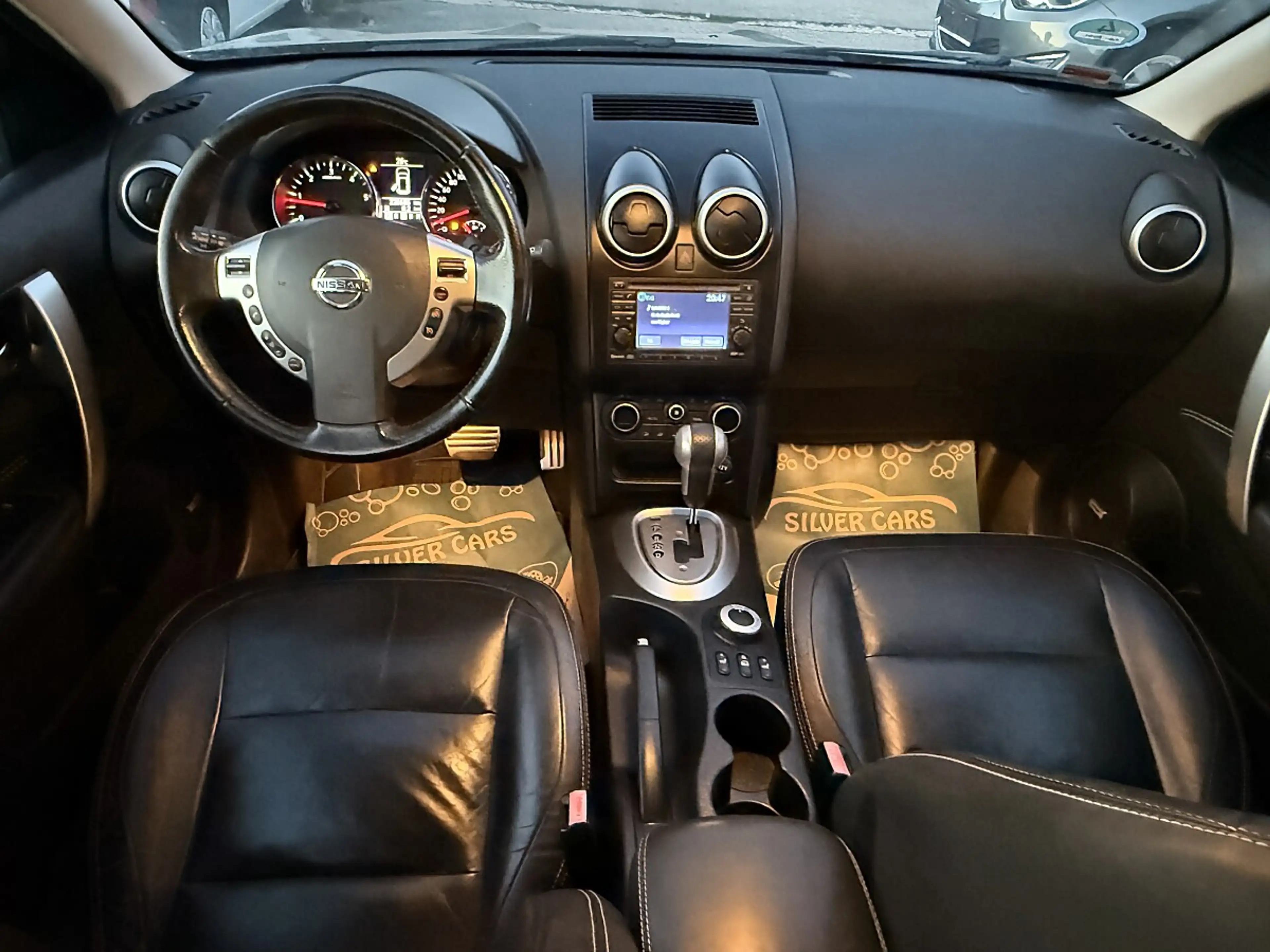 Nissan Qashqai 2.0 dCi DPF tekna 4x4 — photo 11