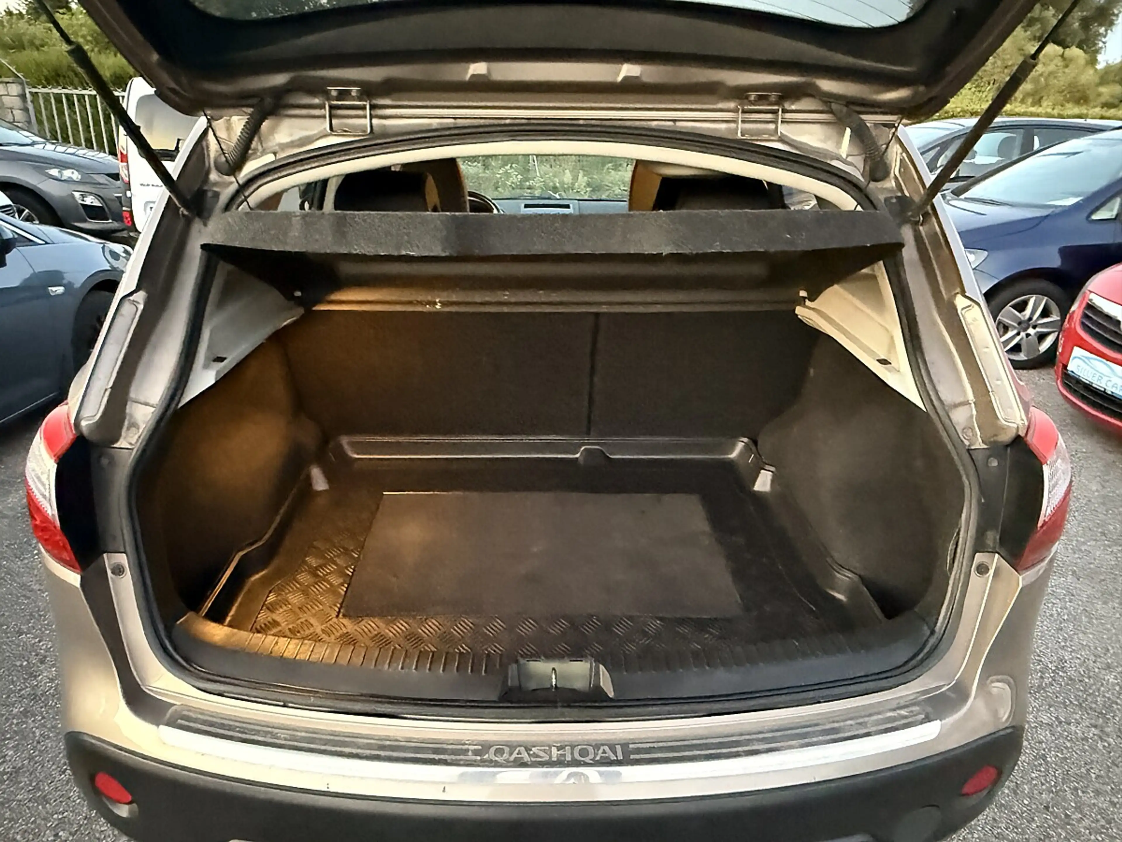 Nissan Qashqai 2.0 dCi DPF tekna 4x4 — photo 6
