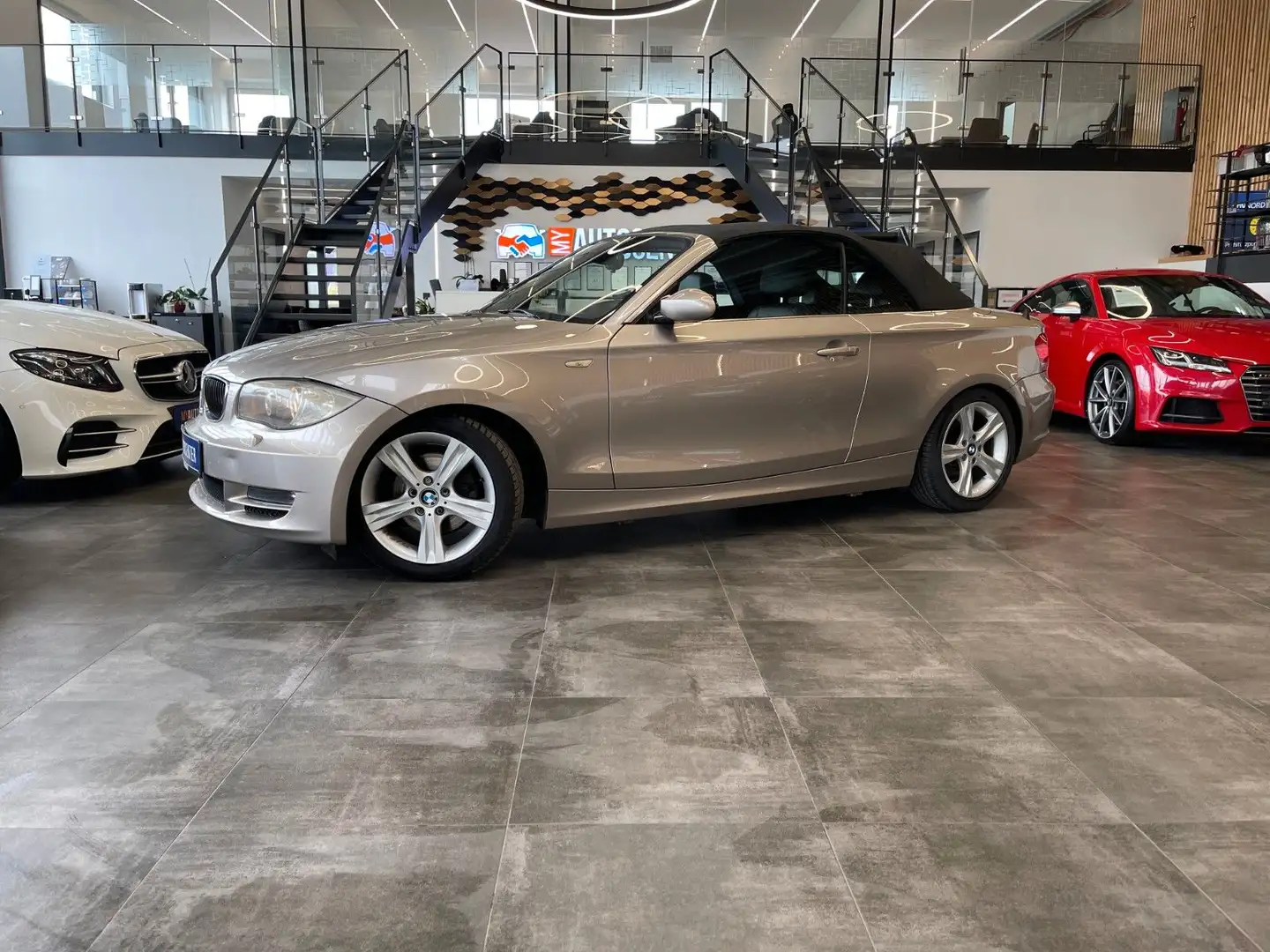 BMW 125 i Cabrio *2. Hand*Klima*Xenon*Navi*SHZ* Silber - 1