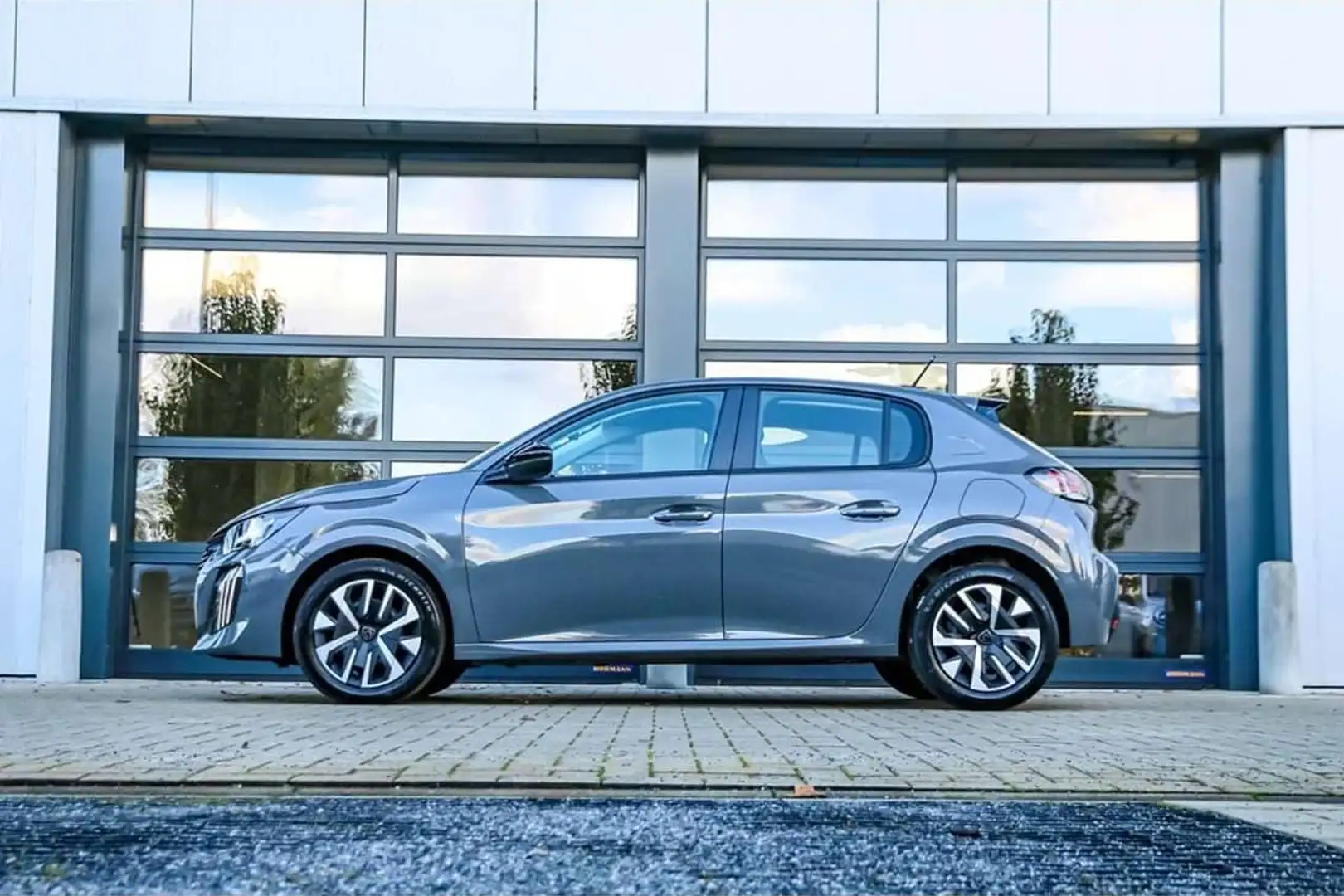 Peugeot 208 75PK - Nieuw! - Op Voorraad - Active - Parkeersens Grijs - 2