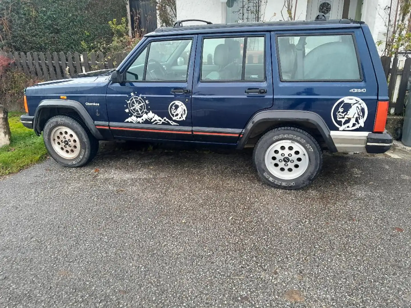 Jeep Cherokee Cherokee Classic 2,5 Basis Blau - 2