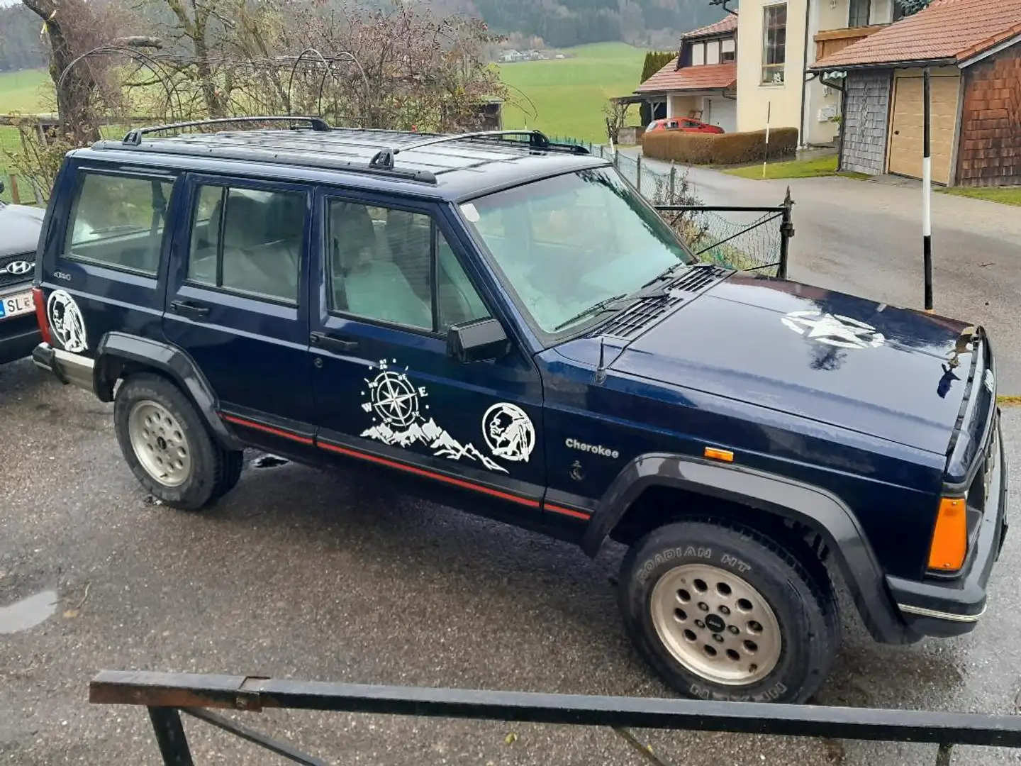 Jeep Cherokee Cherokee Classic 2,5 Basis Blau - 1