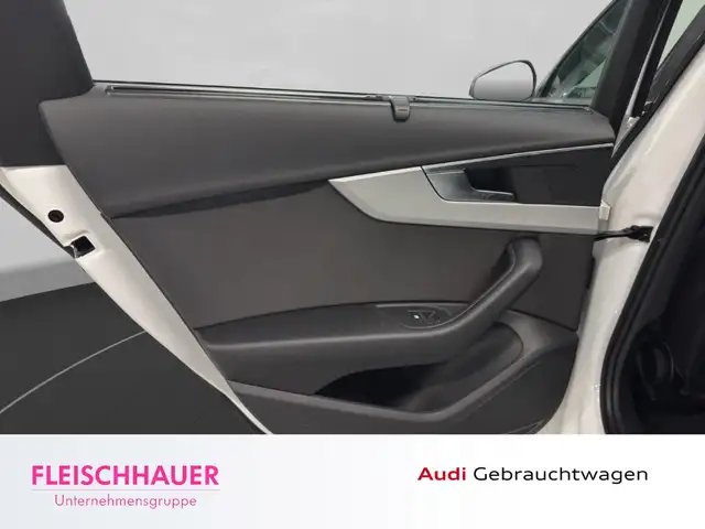 Audi A4 view 14