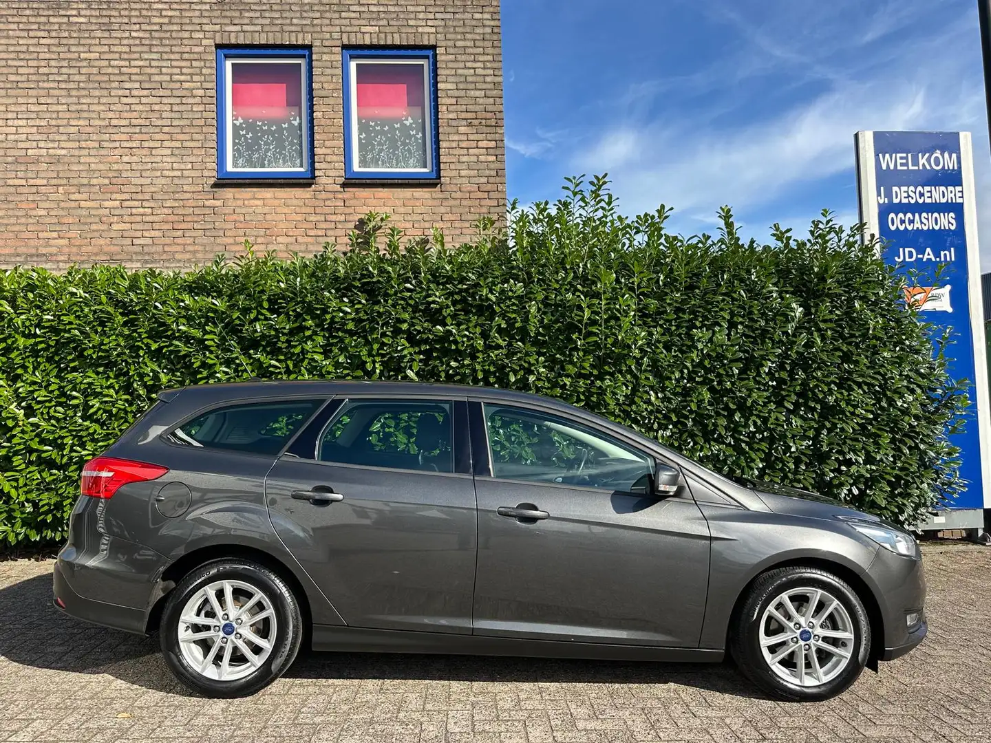 Ford Focus Wagon 1.0 EcoBoost Titanium Climate C, Cruise C, L Gris - 2