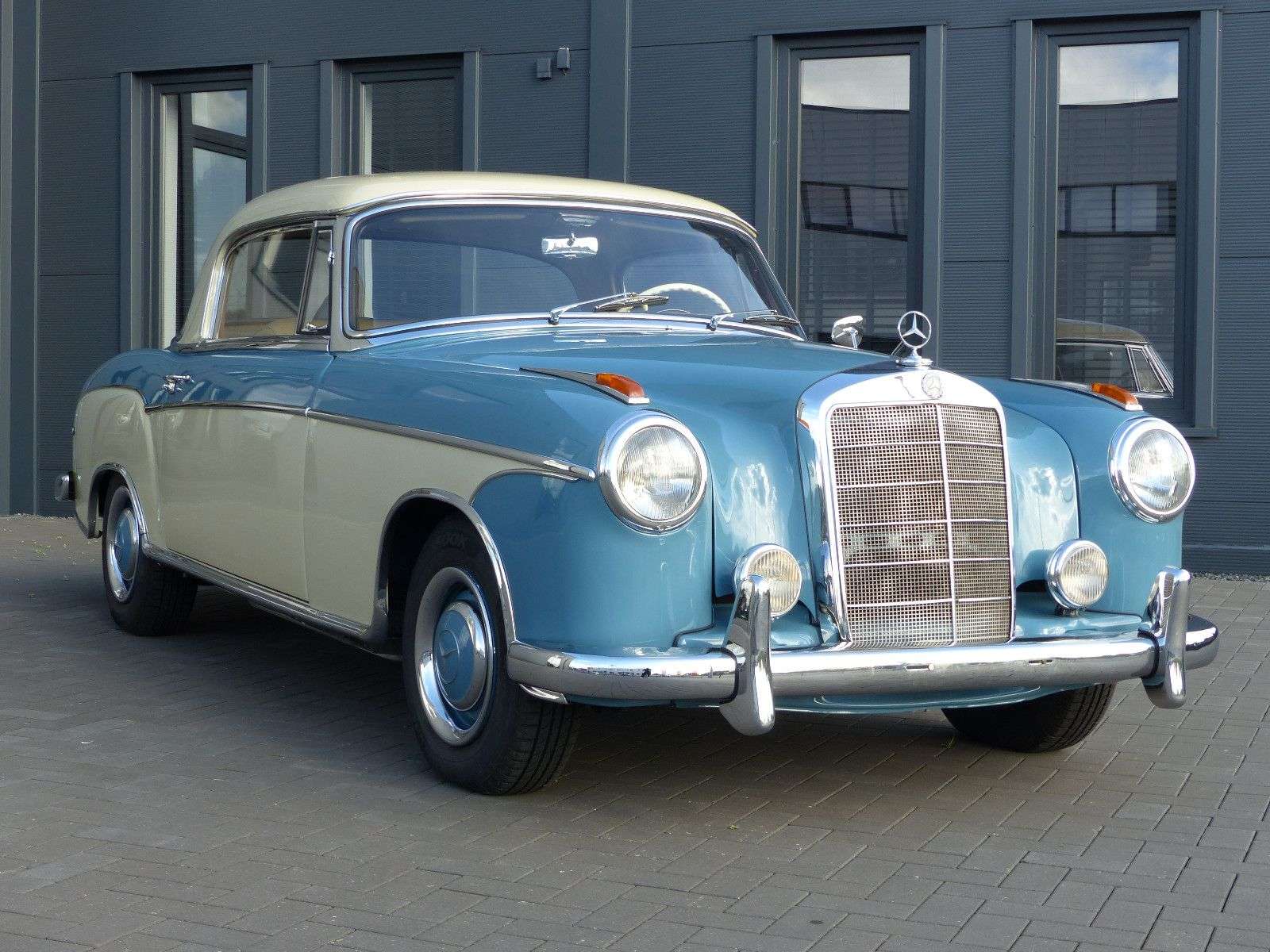 Second hand Mercedes Benz 220 