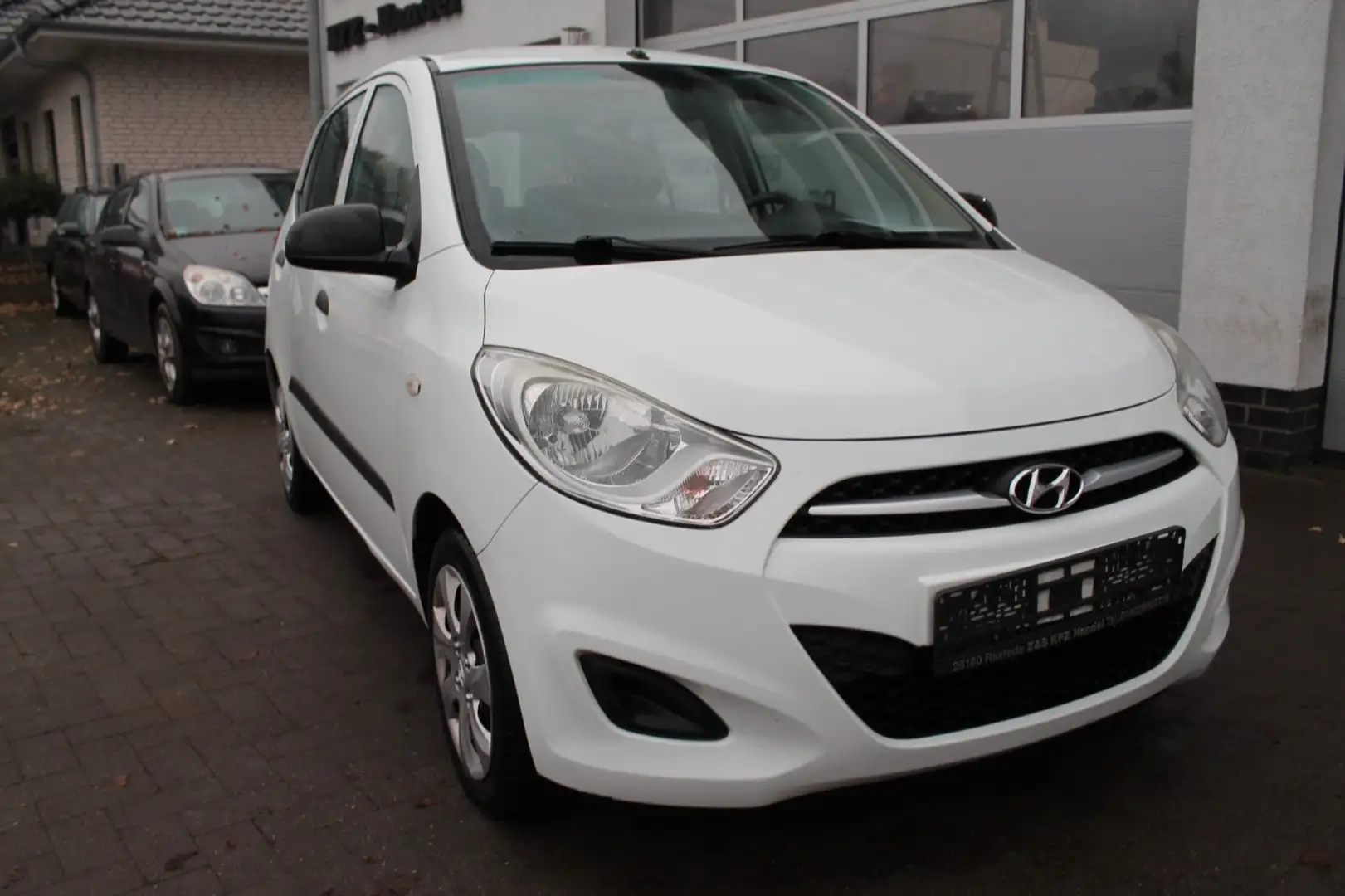 Hyundai i10 FIFA WM Edition *TÜV-NEU* Weiß - 1