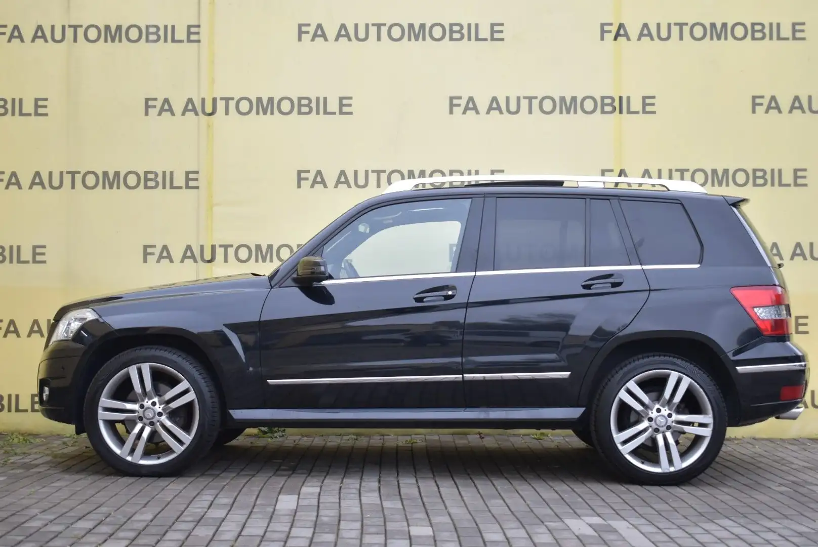 Mercedes-Benz GLK 350 4Matic/LEDER/NAVI/PANORAMA/PDC/SHZ/ALU/ Schwarz - 2