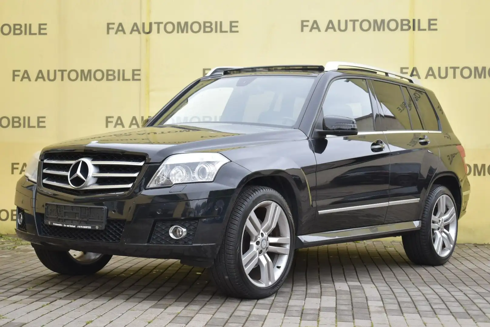Mercedes-Benz GLK 350 4Matic/LEDER/NAVI/PANORAMA/PDC/SHZ/ALU/ Schwarz - 1