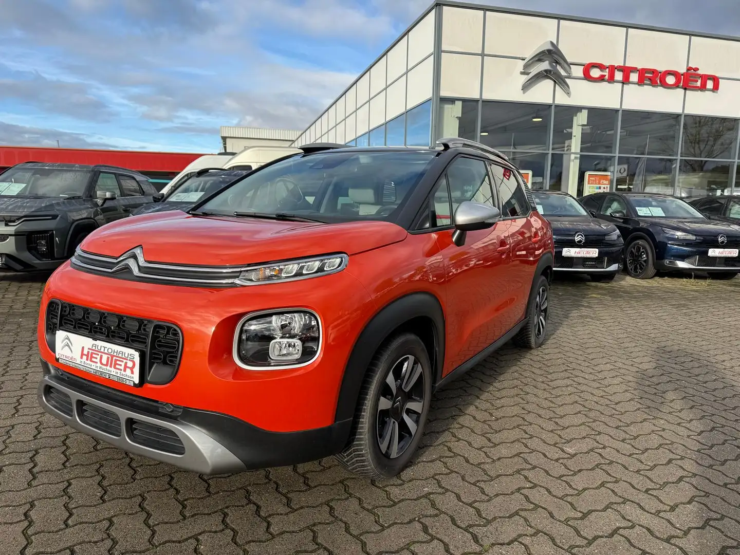 Citroen C3 Aircross 110 Shine mit AHK Orange - 1