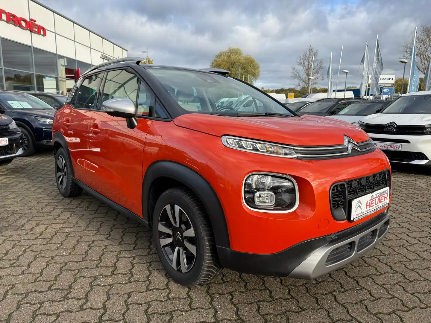 Citroen C3 Aircross 110 Shine mit AHK Orange - 2