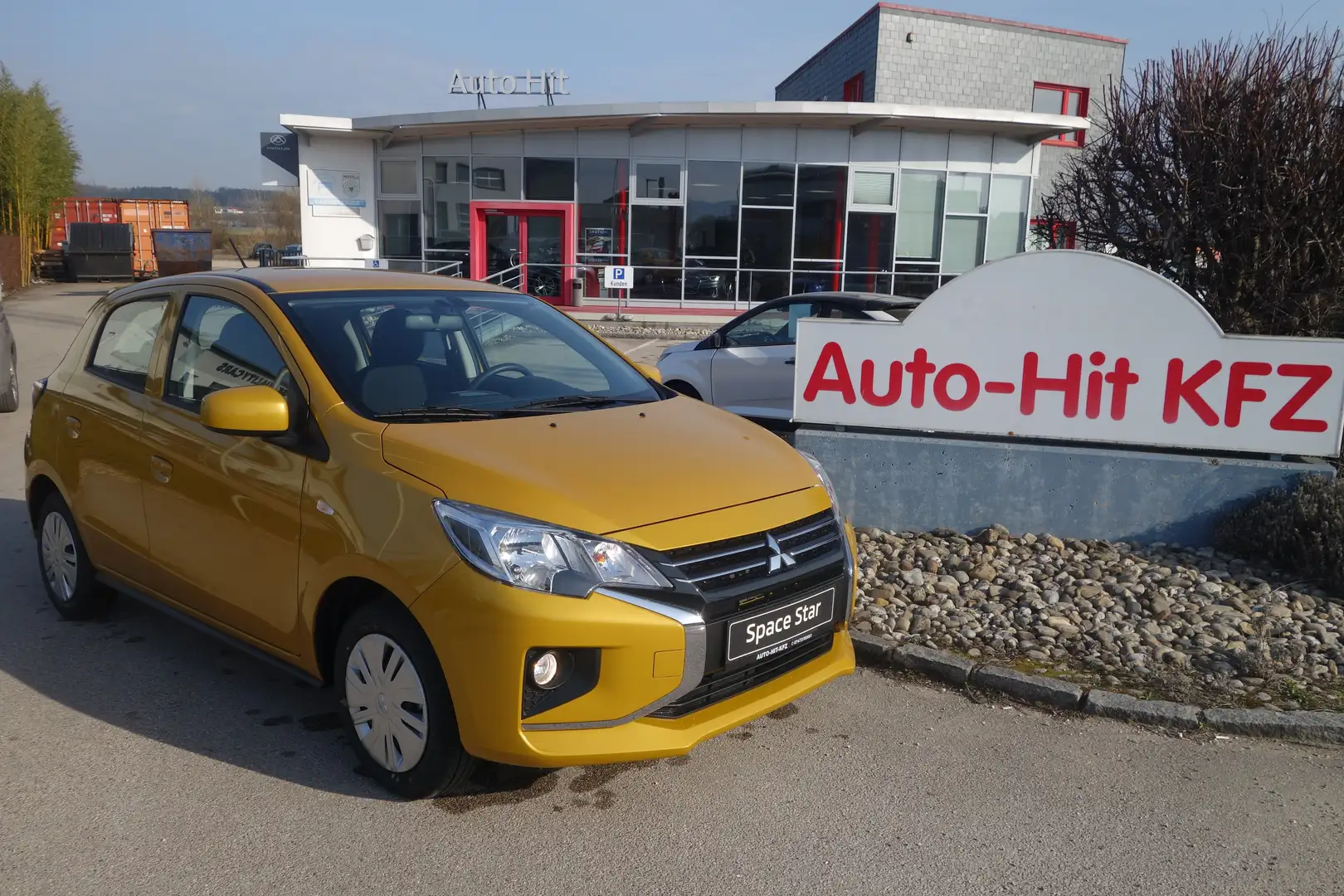 Mitsubishi Space Star 1,2 MIVEC Inform ***KLIMA/Bluetooth/MP3*** Gelb - 1