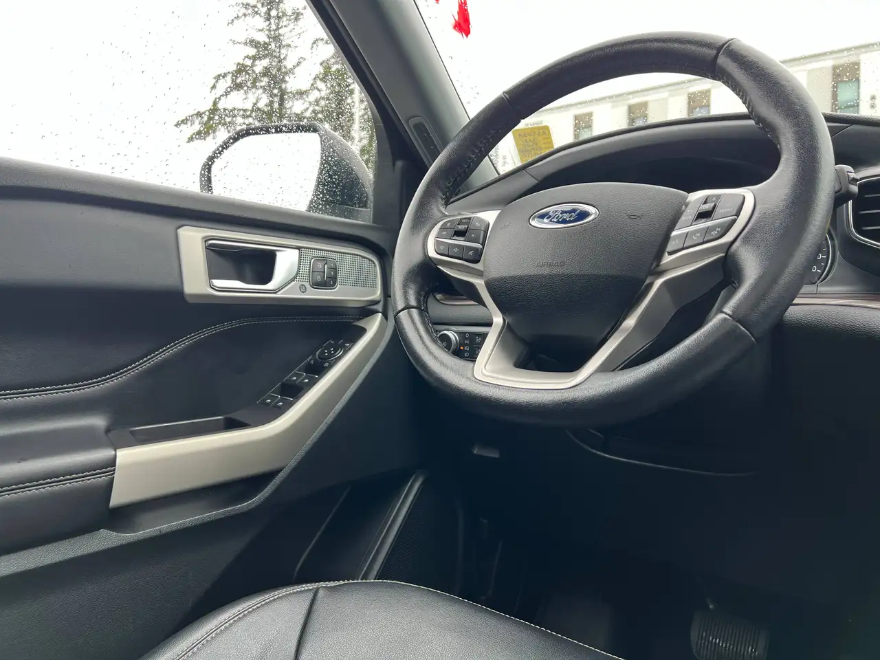 Ford Explorer снимка Ford Explorer