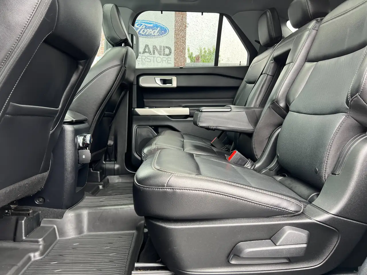 Ford Explorer снимка Ford Explorer