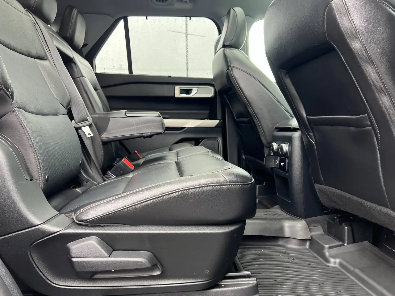 Ford Explorer снимка Ford Explorer