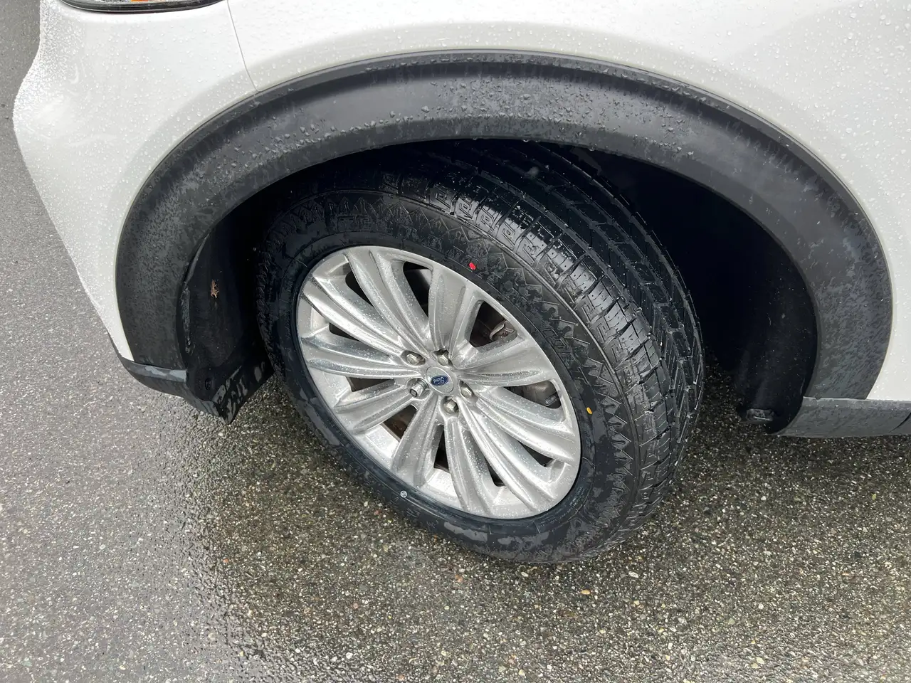 Ford Explorer снимка Ford Explorer