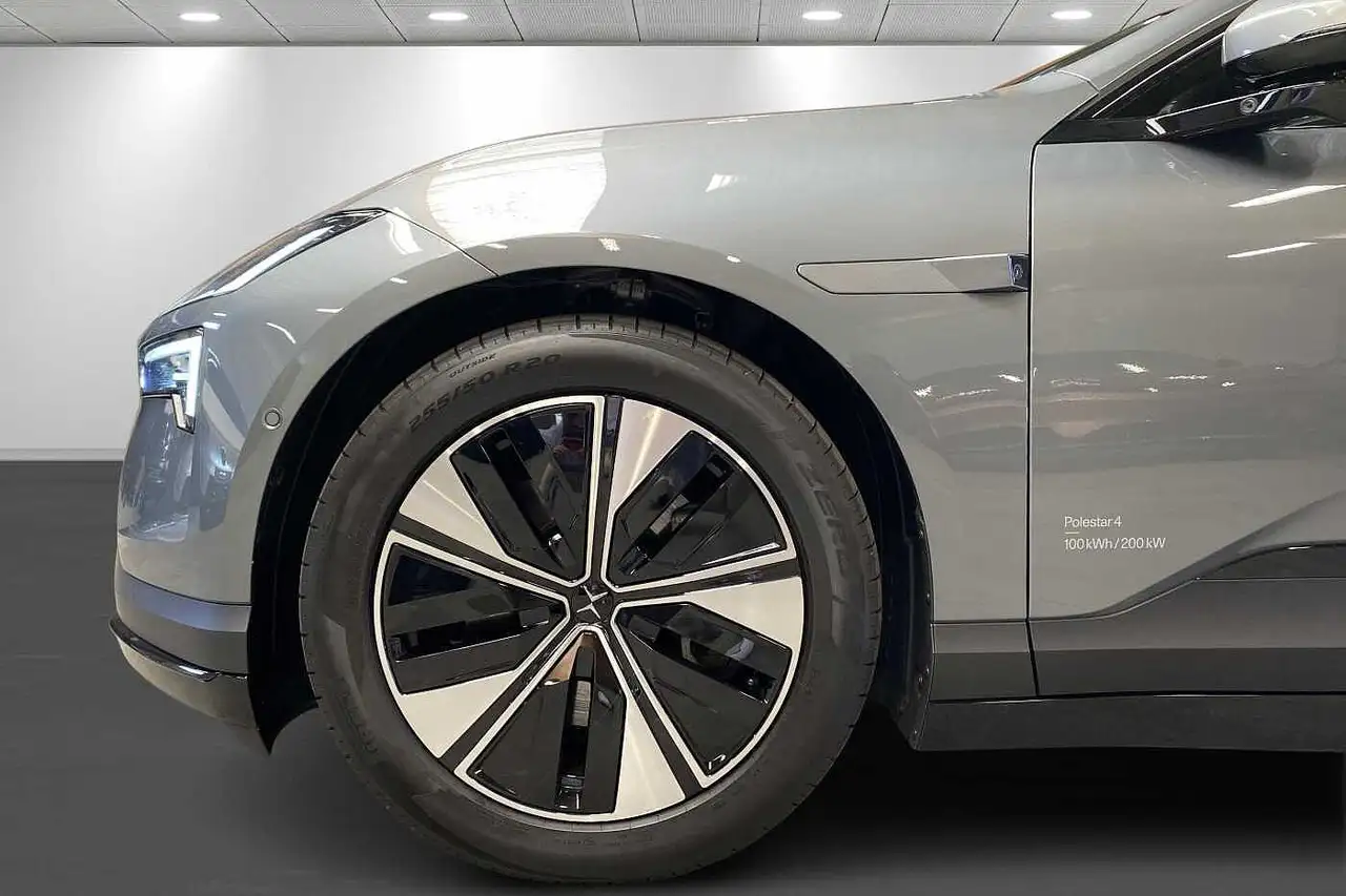 Polestar 4 2025