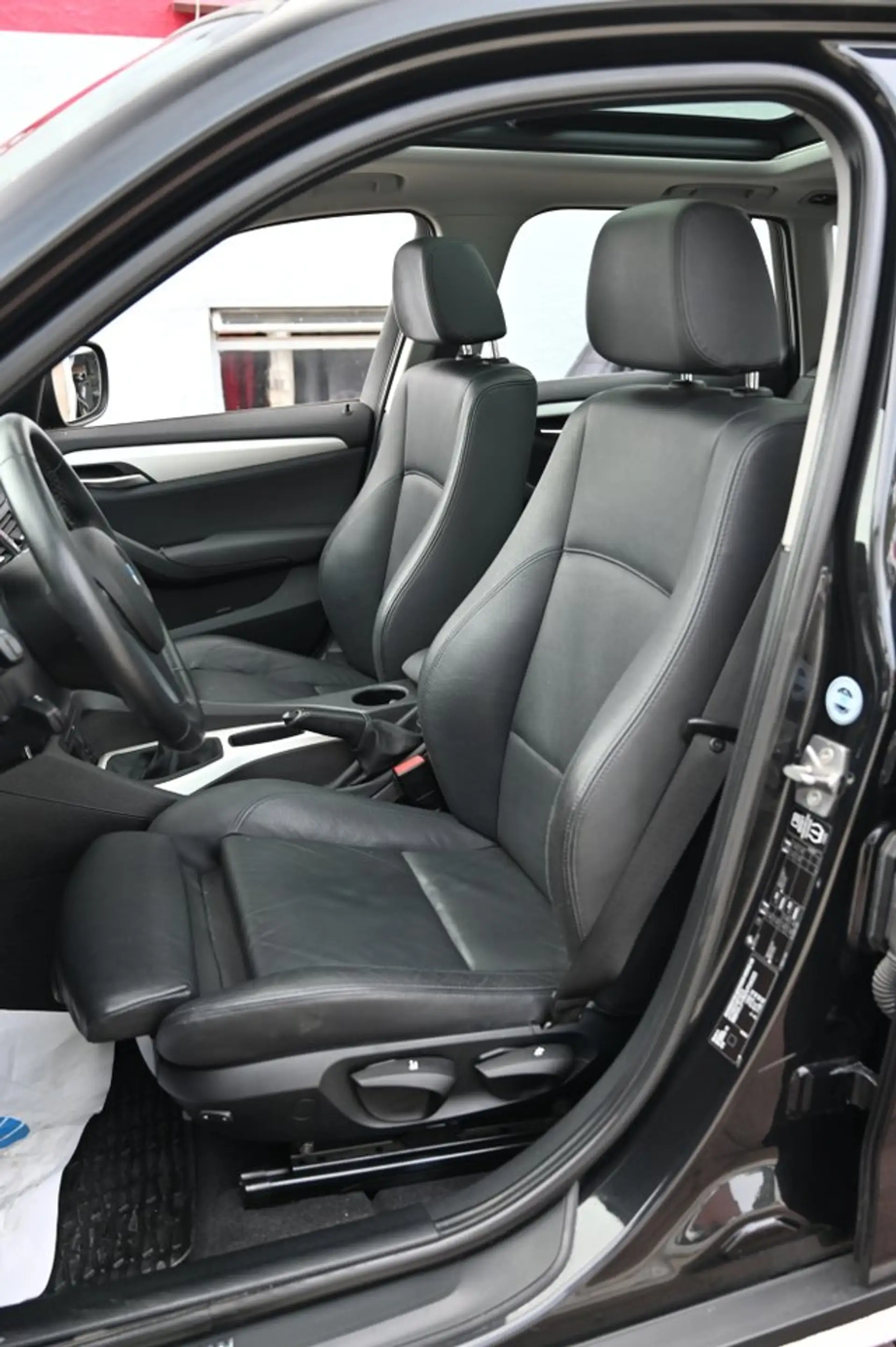 BMW iX1 BMW X1 18i X-LINE 2.HAND*PANO*Leder*BiXenon*Klimaa — photo 8