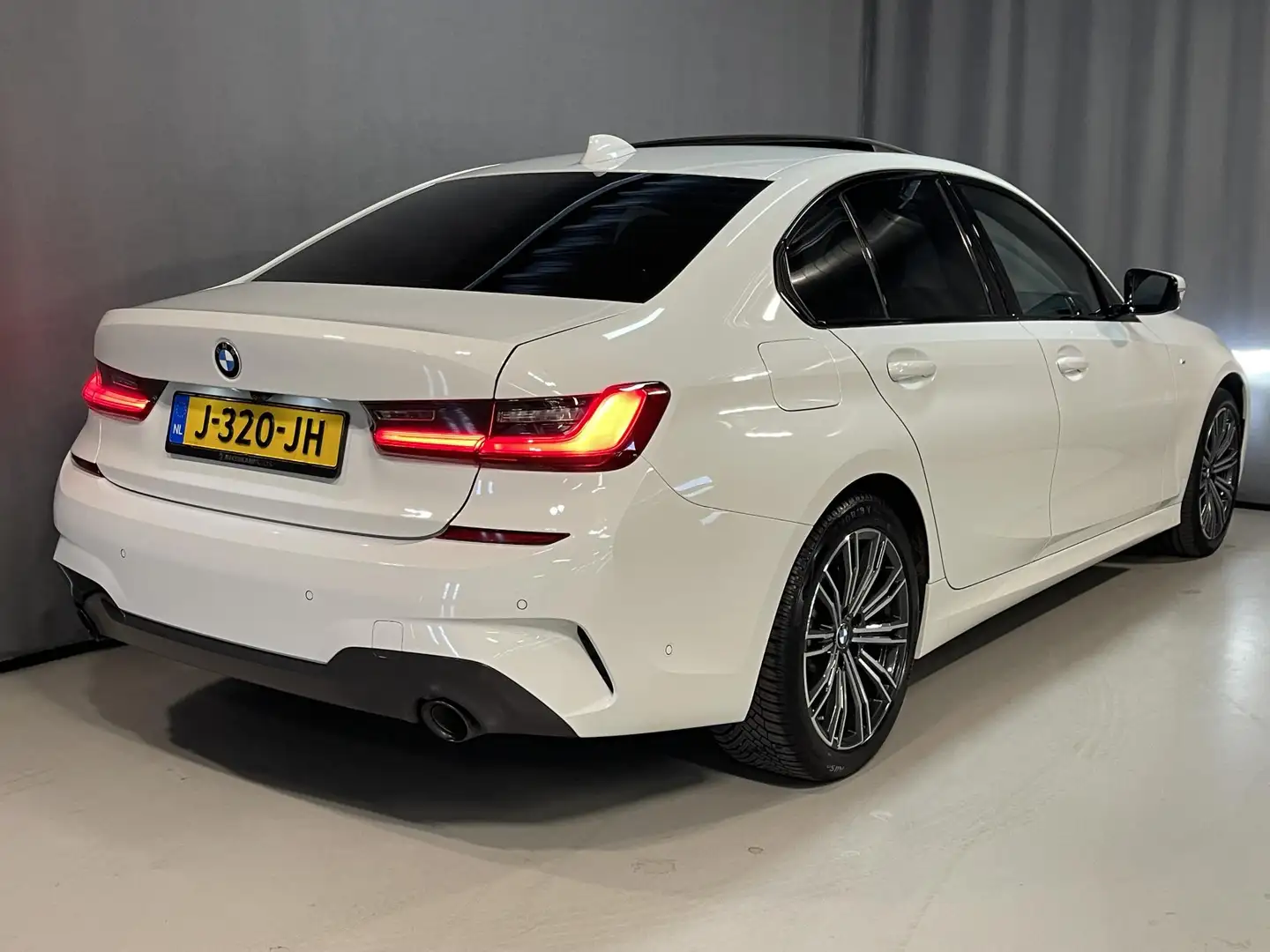 BMW 330 3-serie 330e High Executive M-Sport 18"/Panoramada Wit - 2