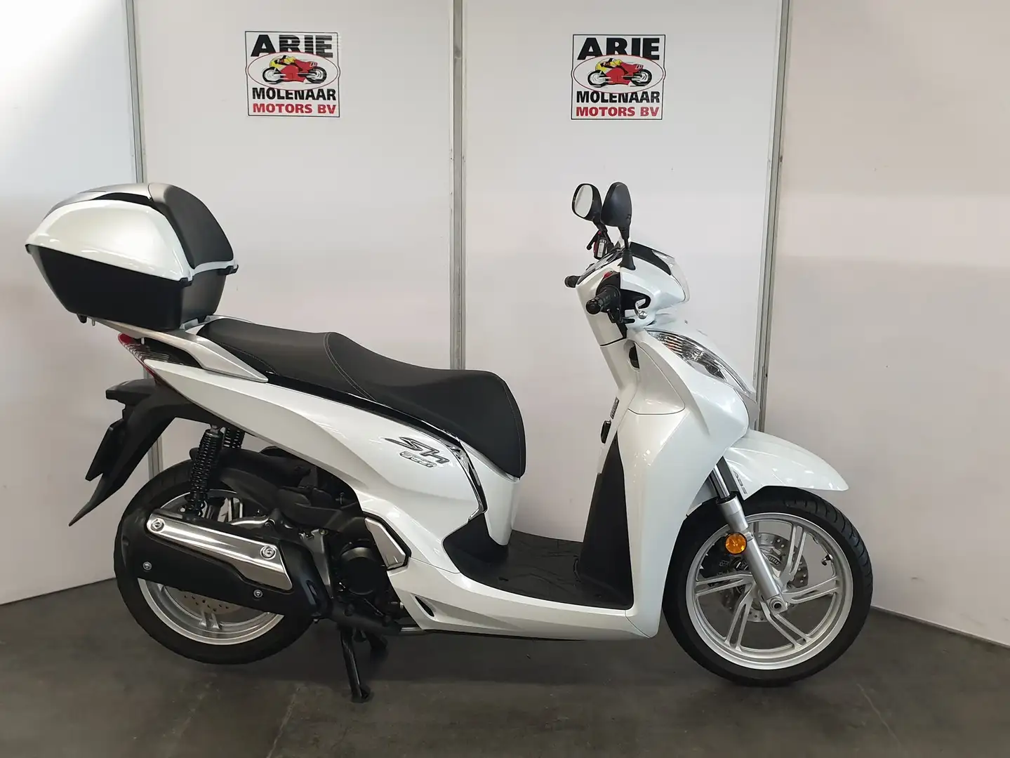 Honda SH 300 ABS White - 1