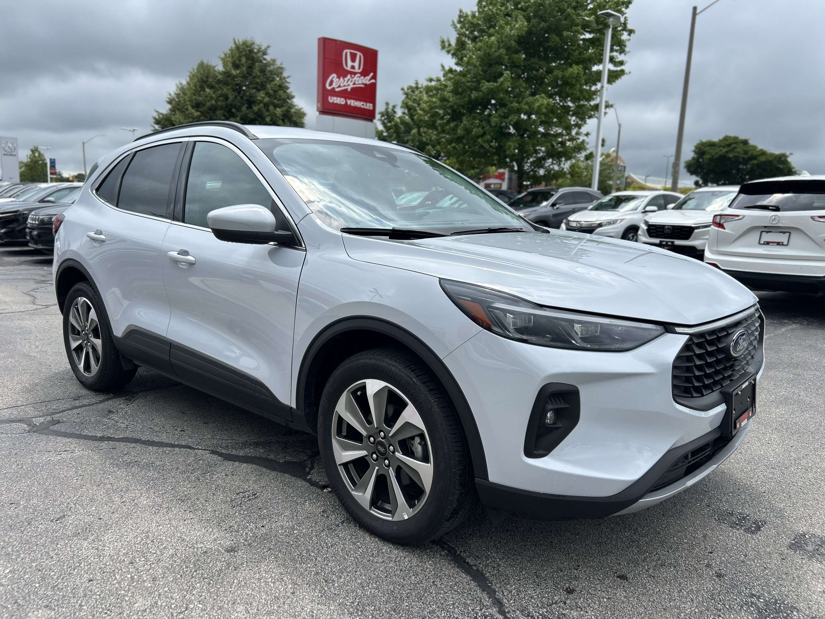 2025 Ford Escape Platinum | All Wheel Drive | 1 Owner | No Accident — снимка 4