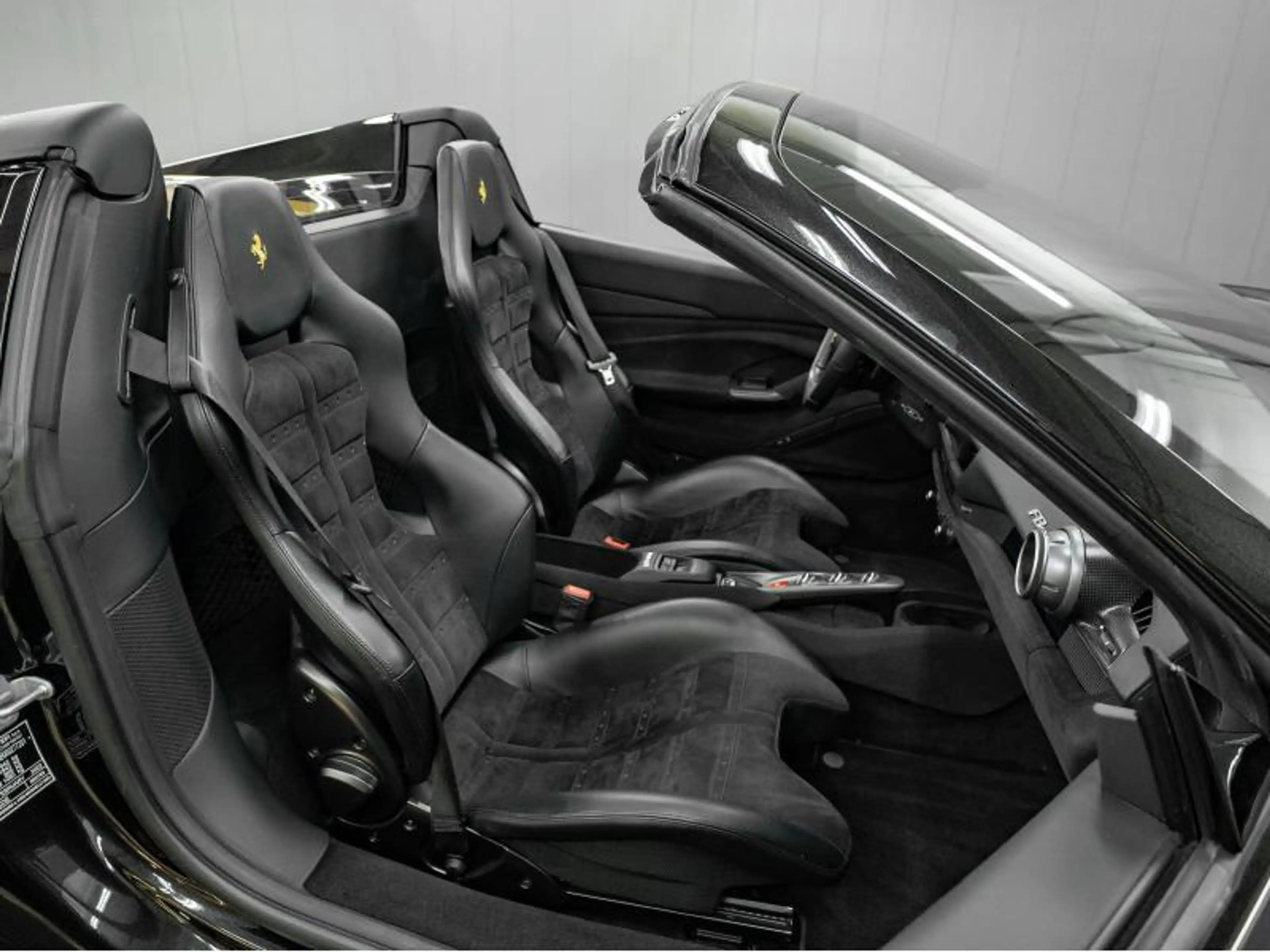 Ferrari F8 Spider — photo 10