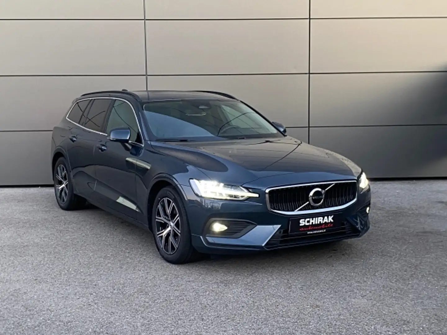 Volvo V60 B4 Core Geartronic Blau - 2
