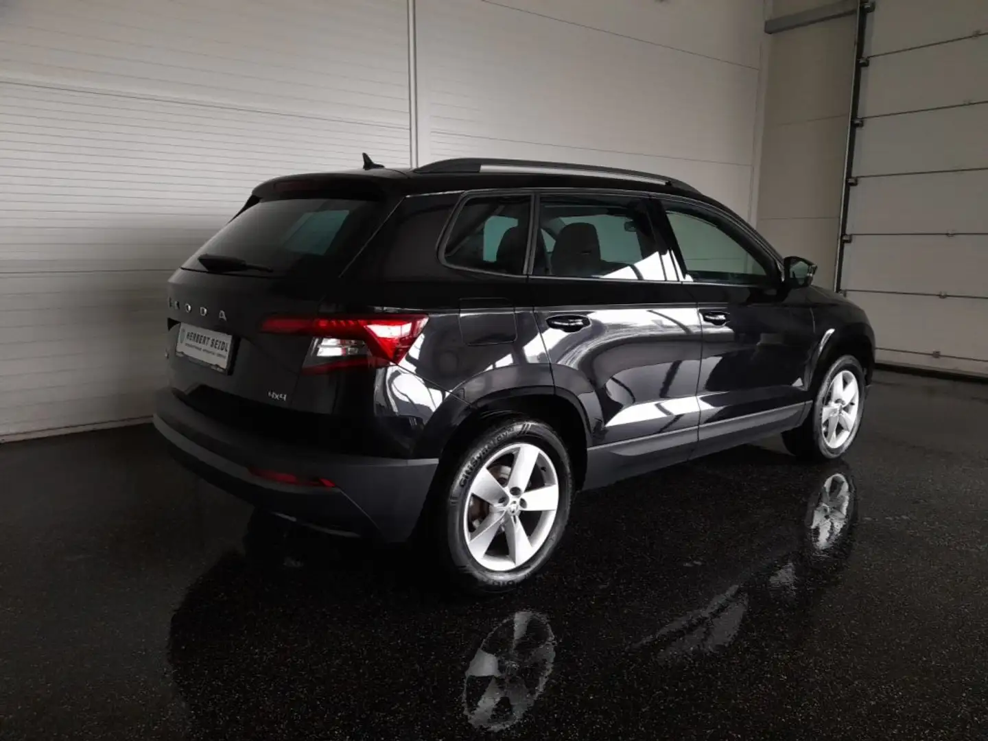 Skoda Karoq 4x4 2,0 TDI DSG Schwarz - 2