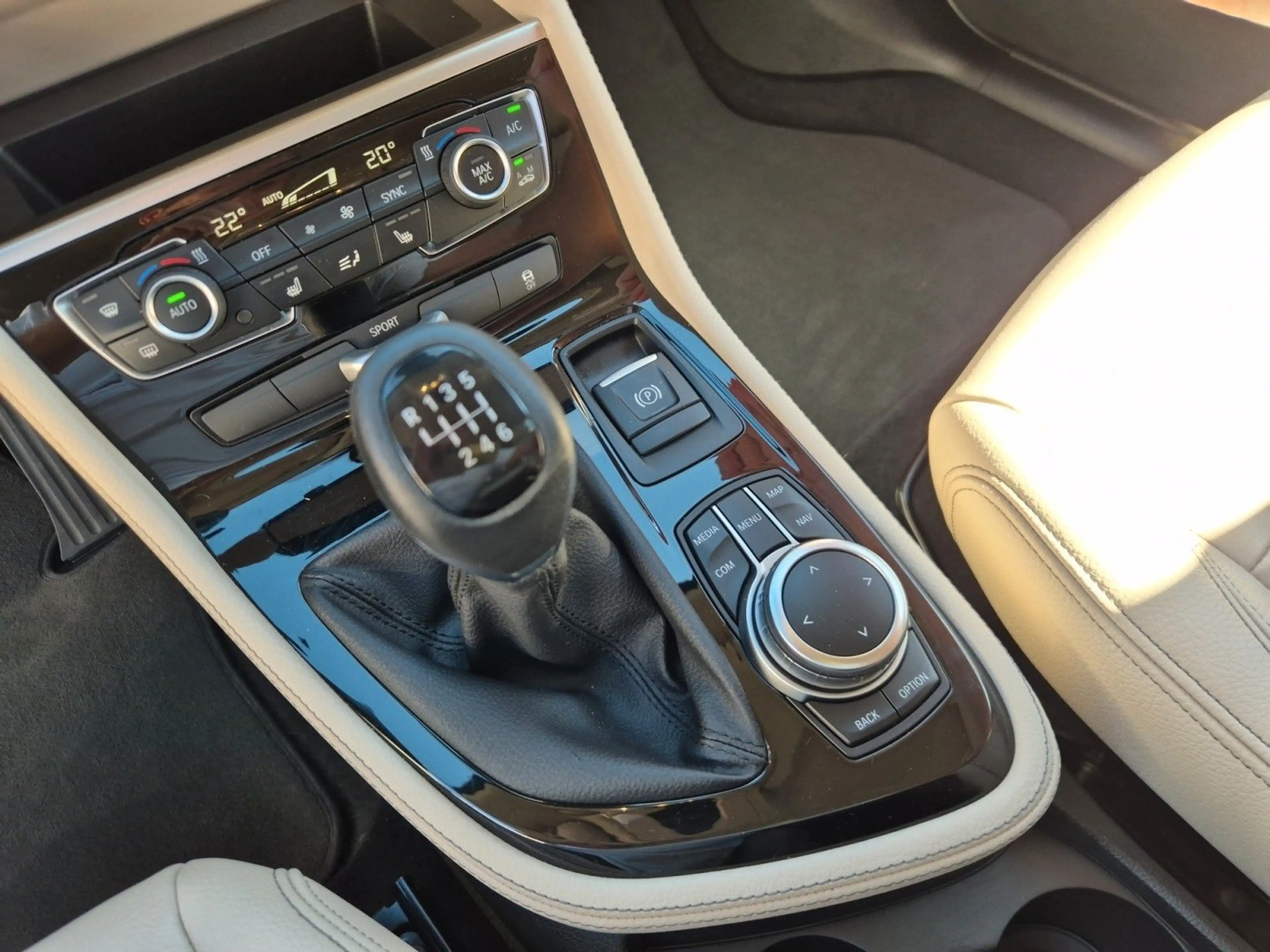 BMW 218 Luxury Line 7-Sitzer/Leder/LED — photo 10
